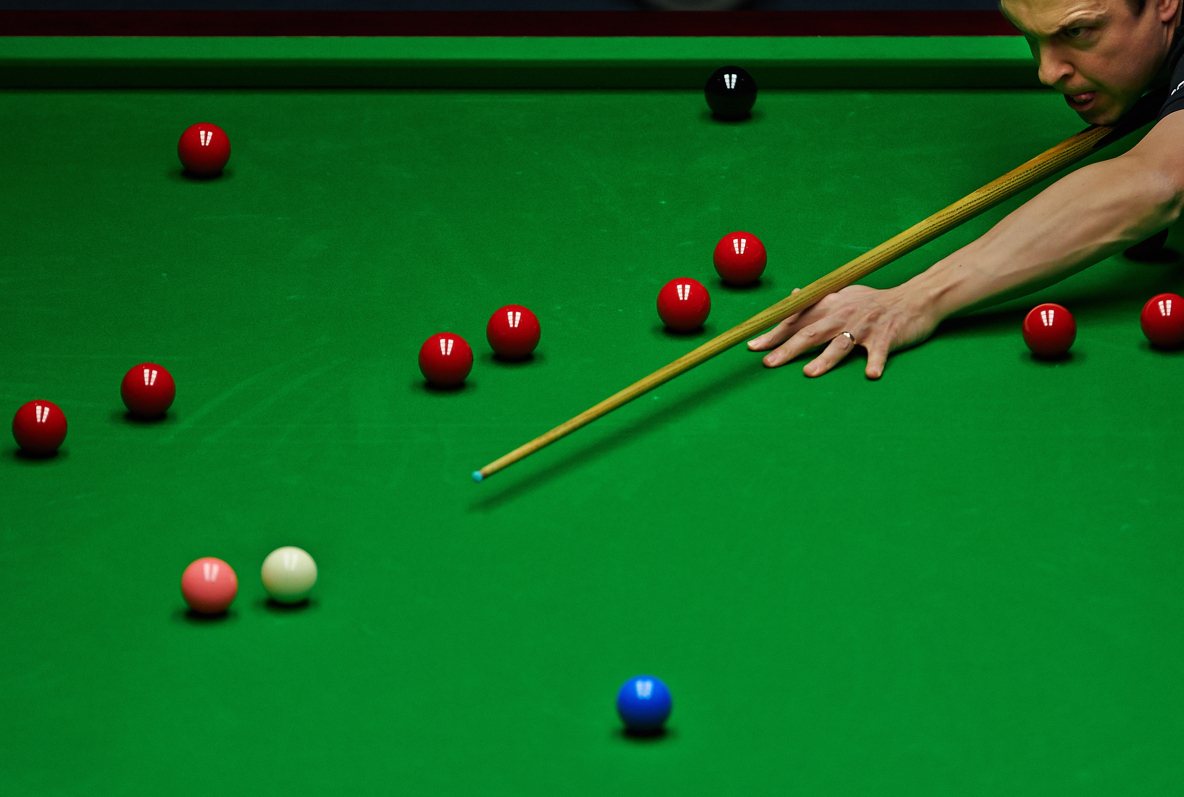 epa04065673 Ireland's Fergal O'Brien competes against Shaun Murphy of England, unseen, during the final frame of the World Snooker European Tour Gdynia Open 2014 tournament in Gdynia, Poland, 09 February 2014.  EPA/ADAM WARZAWA POLAND OUT