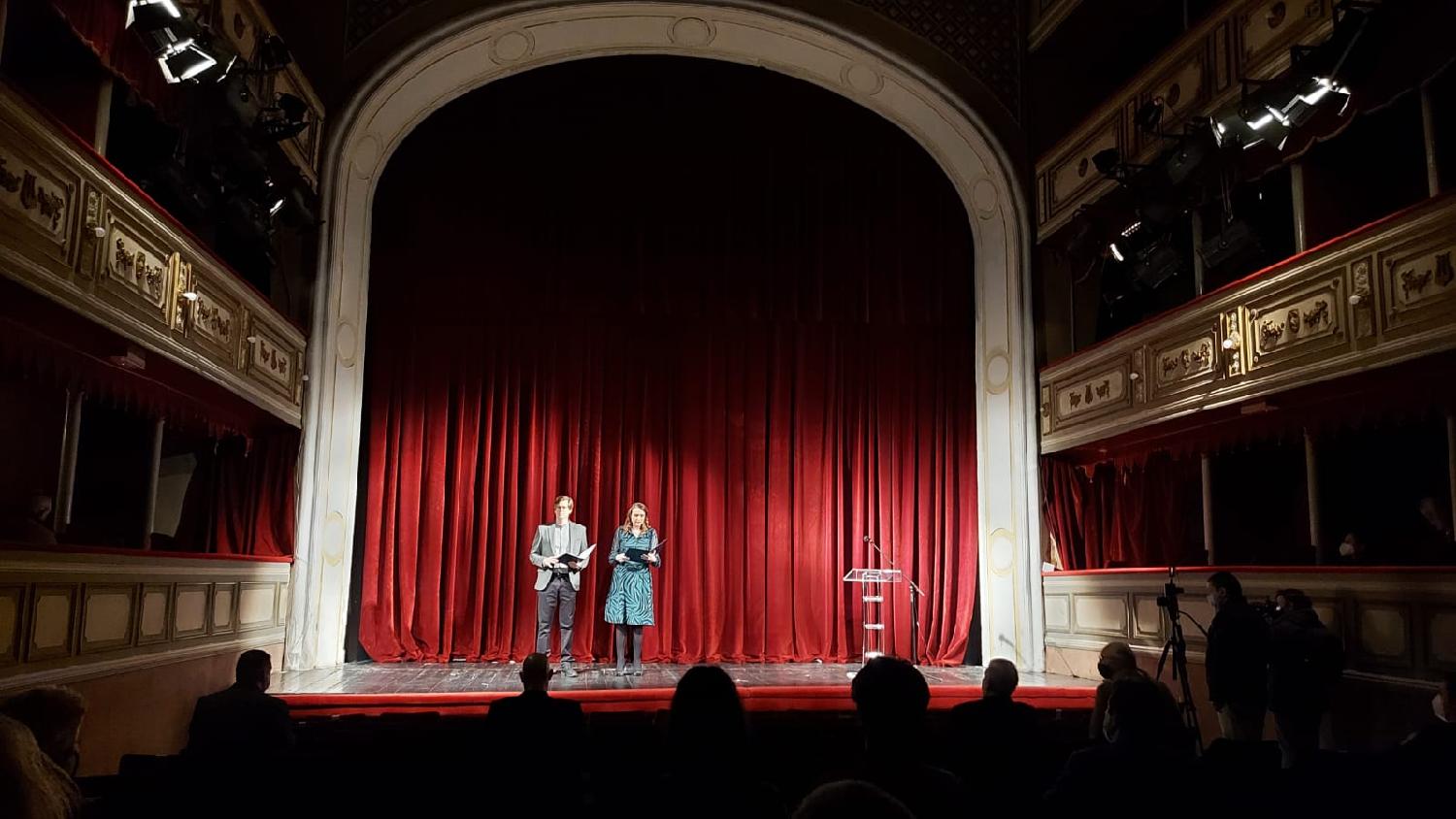 Festival profesionalnih pozorišta Vojvodine otvoren je danas u Narodnom pozorištu Toša Jovanović u Zrenjaninu, pod sloganom "Epsko i dramsko"