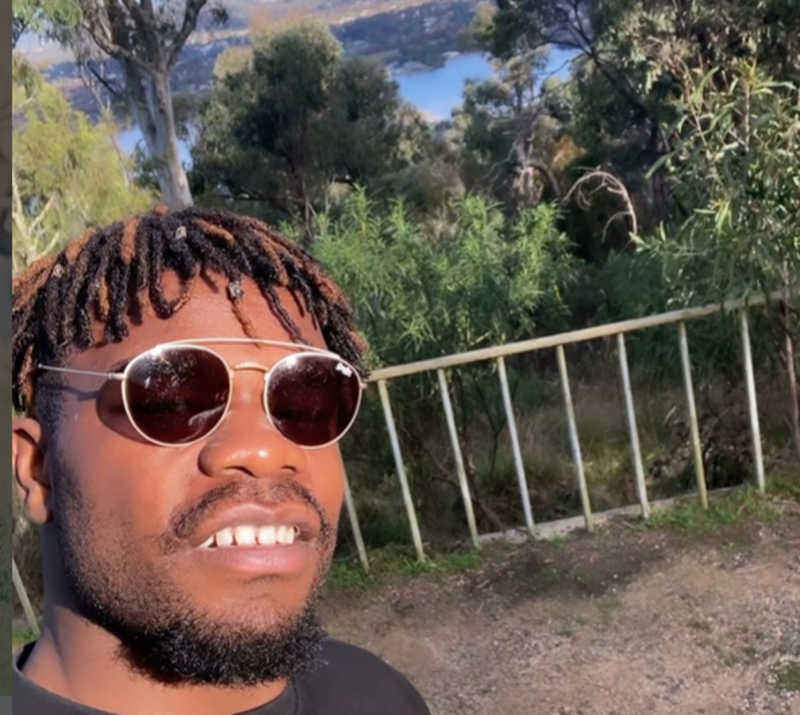 levi_dejvis_1600x
