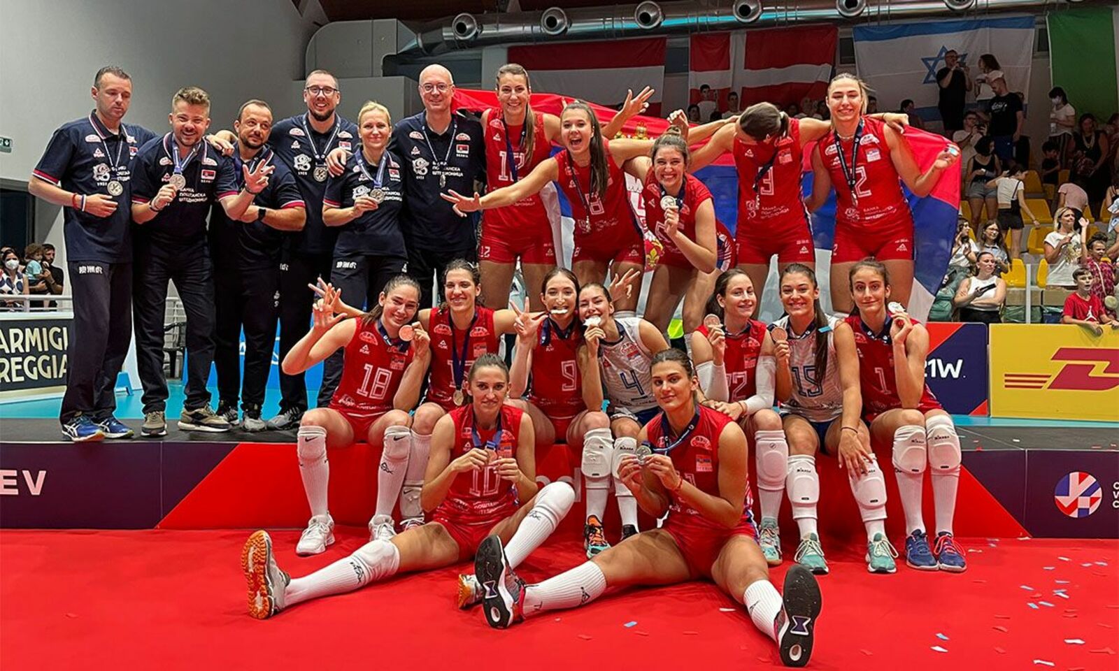 mlade_odbojkasice_1600x