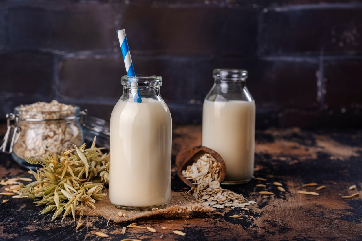 Homemade vegan oat milk, non dairy alternative milk in glass bottles,Image: 478998057, License: Royalty-free, Restrictions: , Model Release: no, Credit line: Ekaterina Markelova / Alamy / Alamy / Profimedia