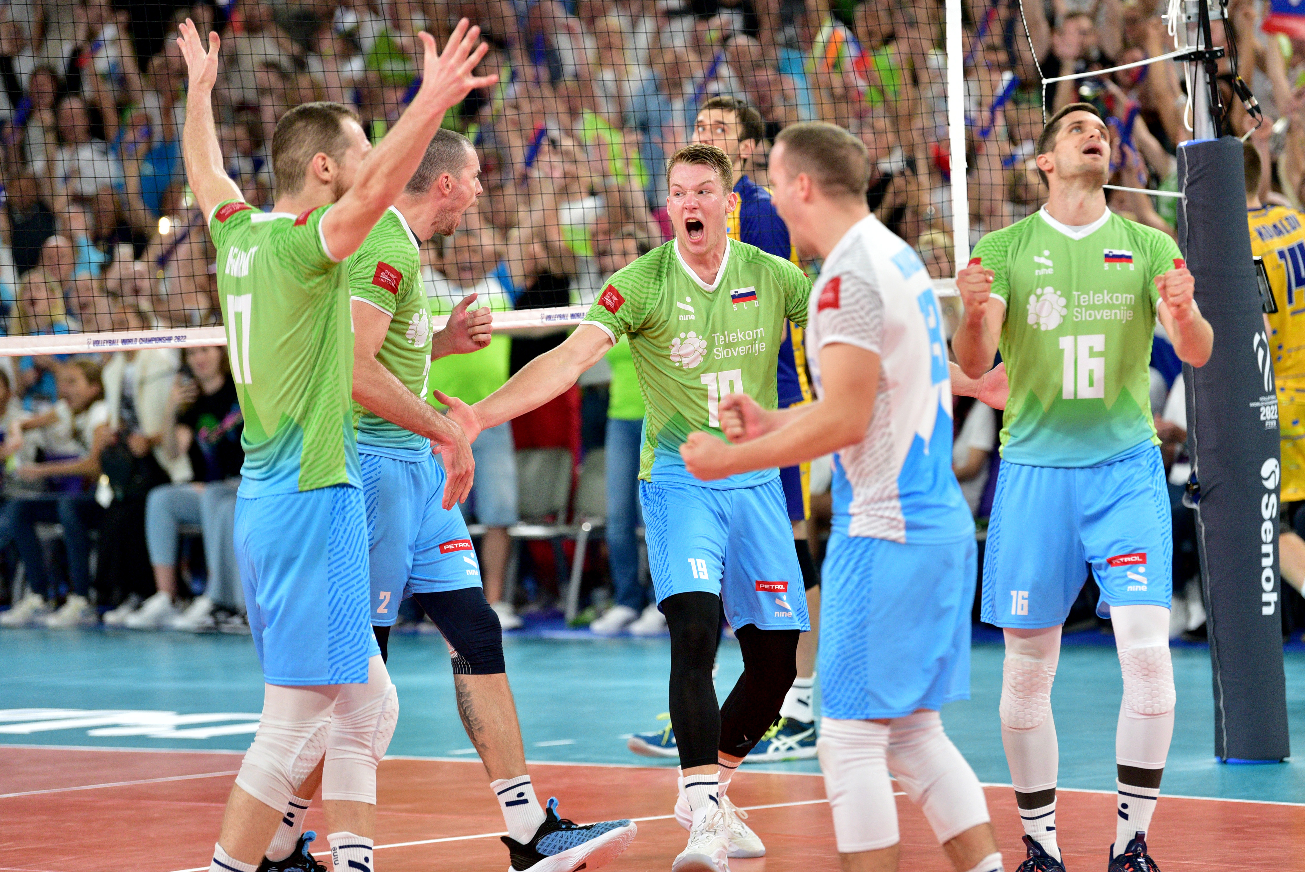 epa10168633 Slovenian team celebrate winning their Volleyball World Championships Quarter Final in Ljubljana, Slovenia, 07 September 2022.  EPA-EFE/IGOR KUPLJENIK