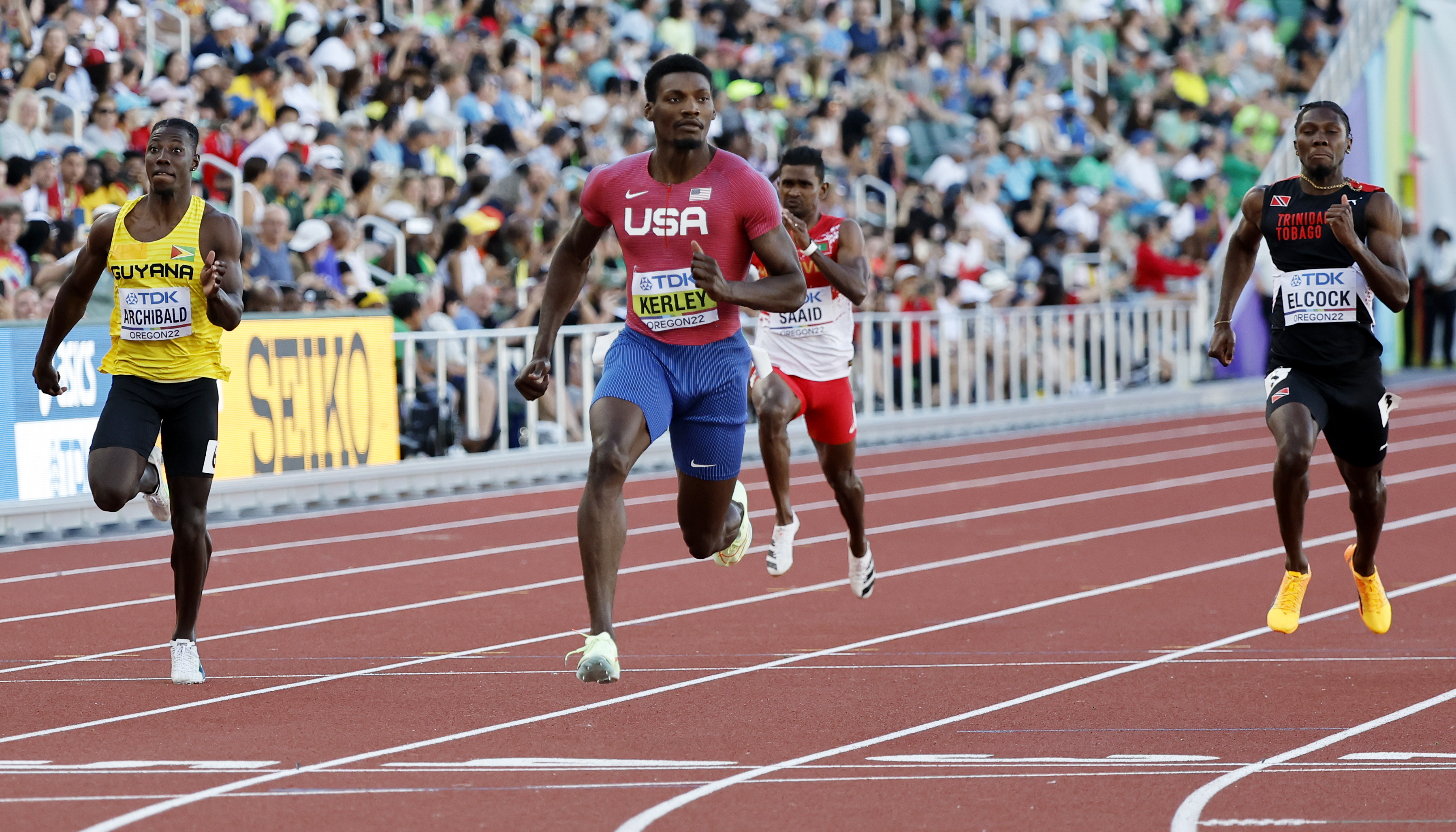epa10073831 Fred Kerley (C) of the US wins heat 2 in the men's 100m at the World Athletics Championships Oregon22 at Hayward Field in Eugene, Oregon, USA, 15 July 2022.  EPA-EFE/John G. Mabanglo