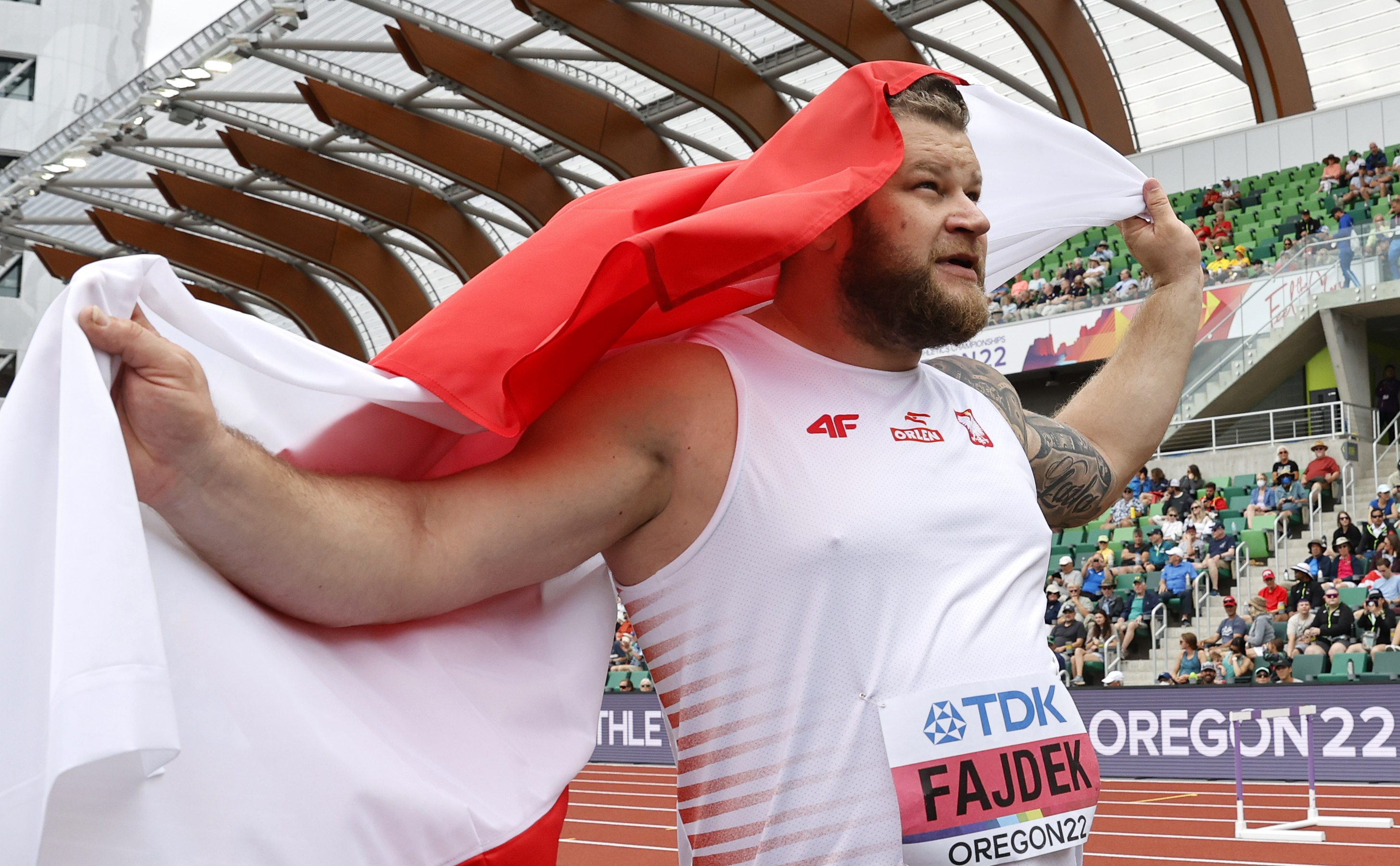 epa10075378 Pawel Fajdek of Poland celebrates after winning the men's Hammer Throw final at the World Athletics Championships Oregon22 at Hayward Field in Eugene, Oregon, USA, 16 July 2022.  EPA-EFE/Robert Ghement
