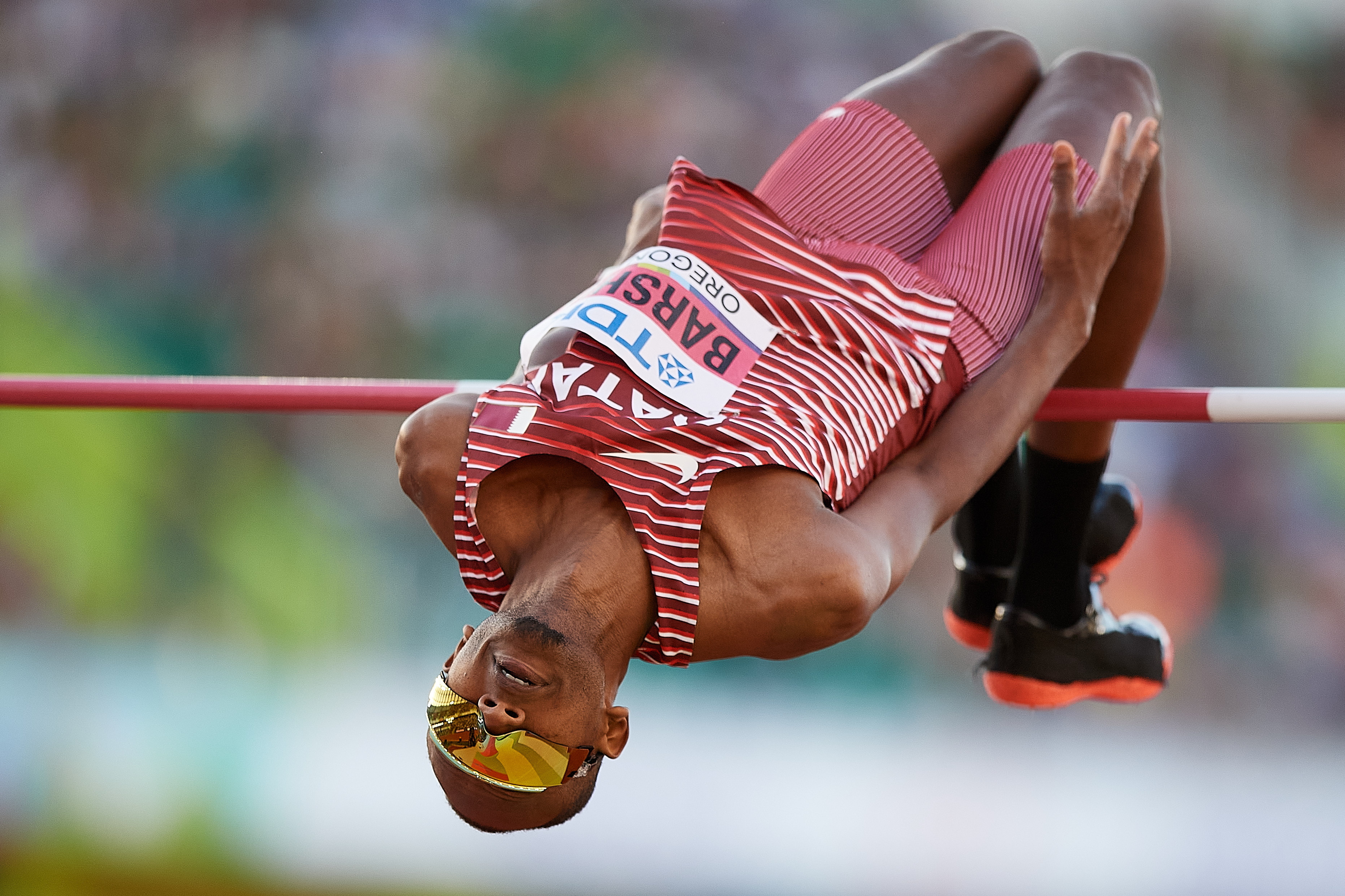epa10079000 Mutaz Essa Barshim of Qatar competes in the final of the Men's High Jump at the World Athletics Championships Oregon22 at Hayward Field in Eugene, Oregon, USA, 18 July 2022.  EPA-EFE/Adam Warzawa POLAND OUT