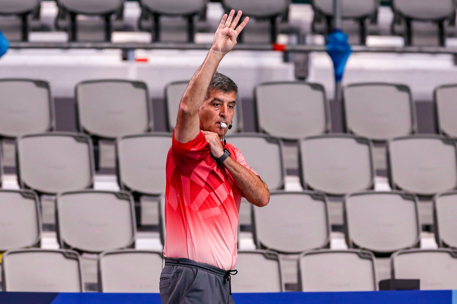 TOKYO, JAPAN - JULY 28: referee Nenad Peris (CRO) during the Tokyo 2020 Olympic Waterpolo Tournament women match between Hungary and United States at Tatsumi Waterpolo Centre on July 28, 2021 in Tokyo, Japan (Photo by Marcel ter Bals/Orange Pictures)