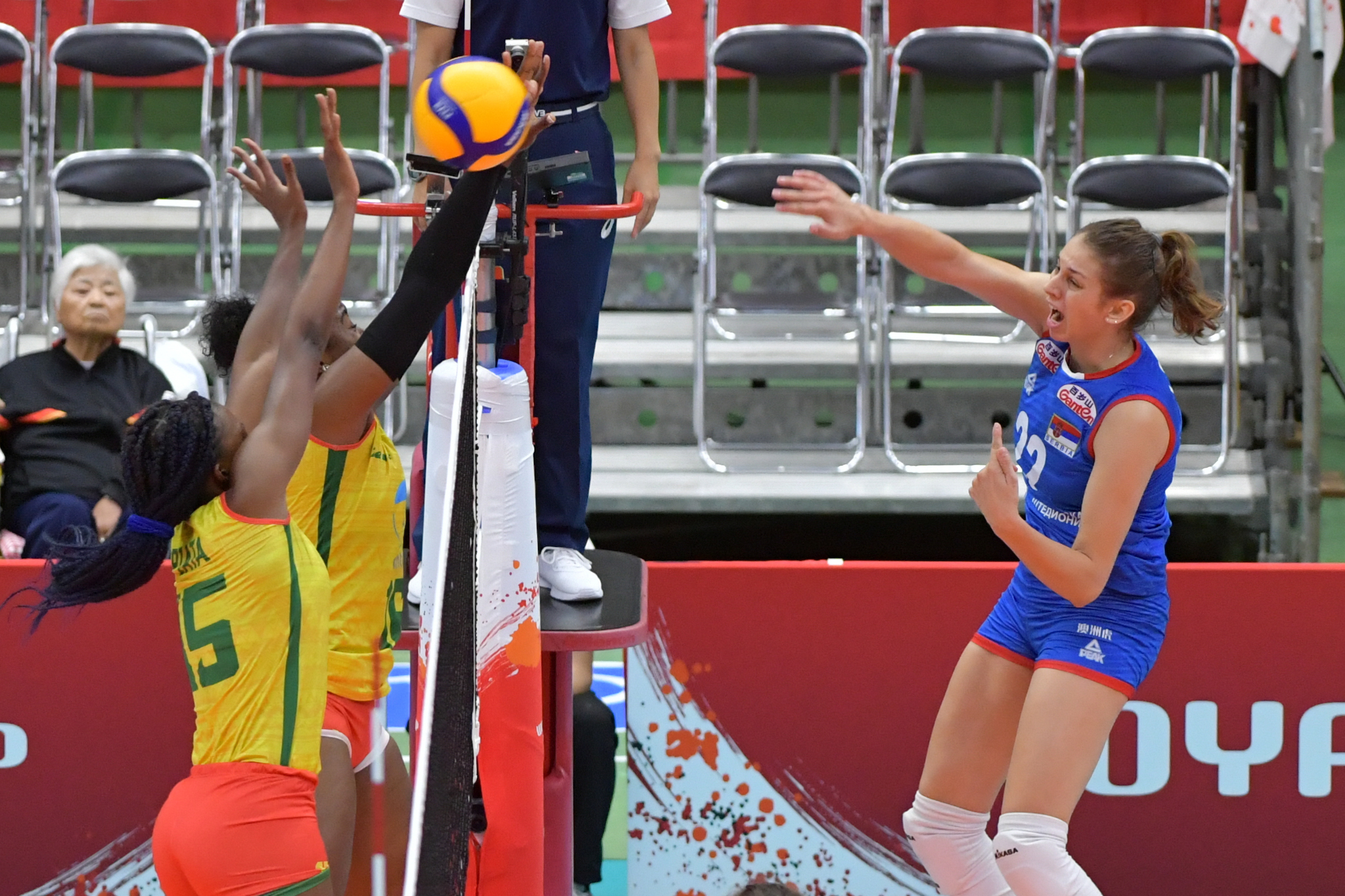 (190923) -- TOYAMA, Sept. 23, 2019 (Xinhua) -- Sara Lozo (R) of Serbia spikes the ball during the Round Robin match between Cameroon and Serbia at the 2019 FIVB Women's World Cup in Toyama, Japan, Sept. 23, 2019. (Xinhua/Zhu Wei)