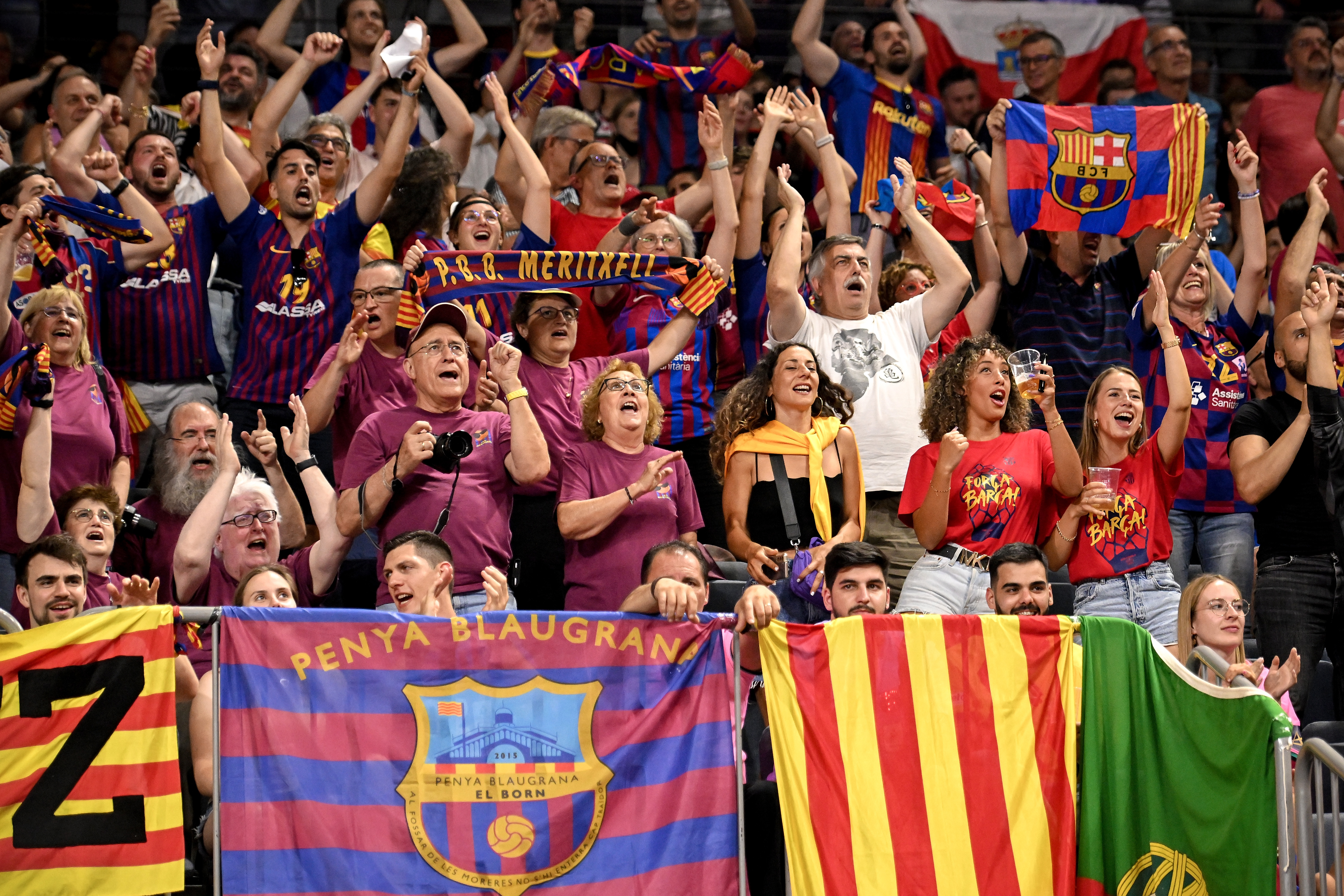 epa10020773 Barca supporters celebrate as their team wins the 2022 EHF FINAL4 Handball Champions League semi final match between THW Kiel and FC Barcelona in Cologne, Germany, 18 June 2022.  EPA-EFE/SASCHA STEINBACH