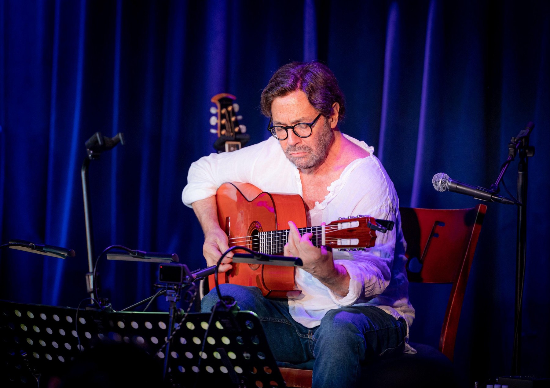 Honolulu, HI, USA. 7th Oct, 2022. Al Di Meola performs at Blue Note Hawaii at Outrigger Waikiki Resort in Honolulu, HI on October 7, 2022 Credit: Erik Kabik Photography/Media Punch/Alamy Live News