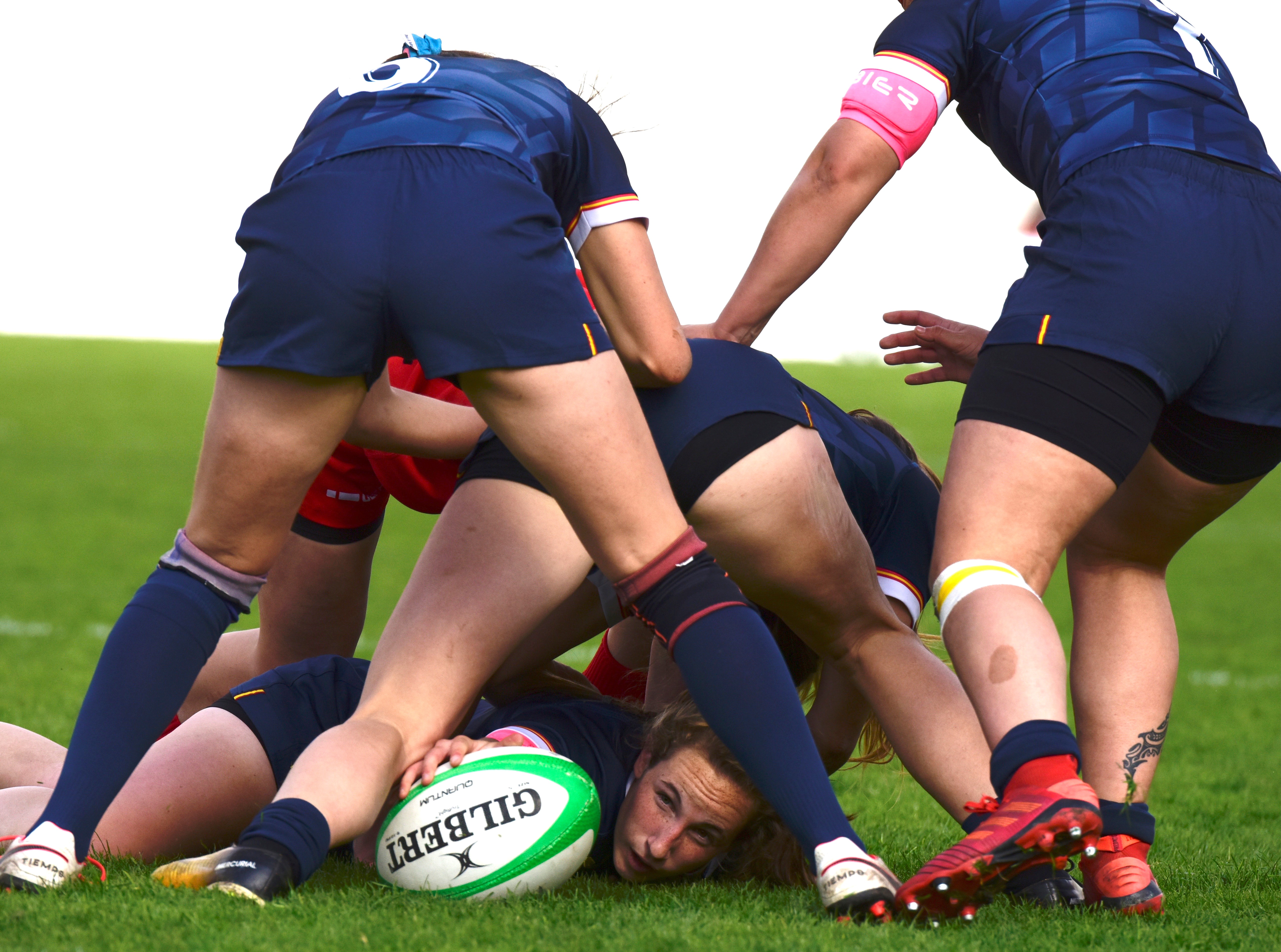 epa09042956 Spanish players in action against Poland during their Women's Madrid Rugby 7 International tournament match in Madrid, Spain, 28 February 2021.  EPA-EFE/VICTOR LERENA
