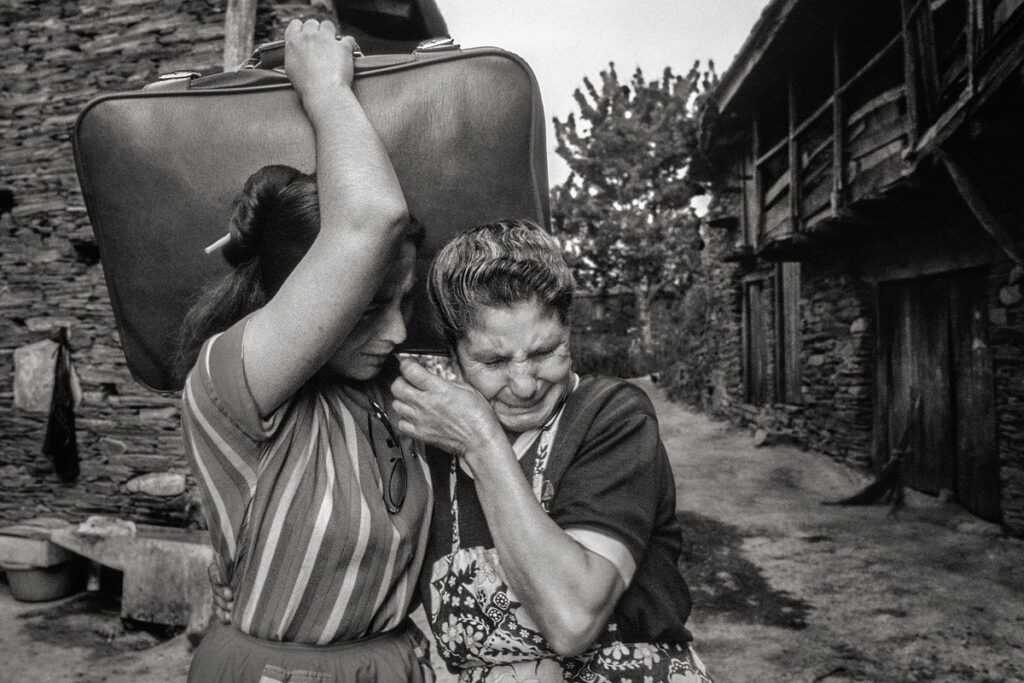svečano otvaranje izložbe fotografija Benita Romana Veličanstvena decenija. Ustav u praksi.