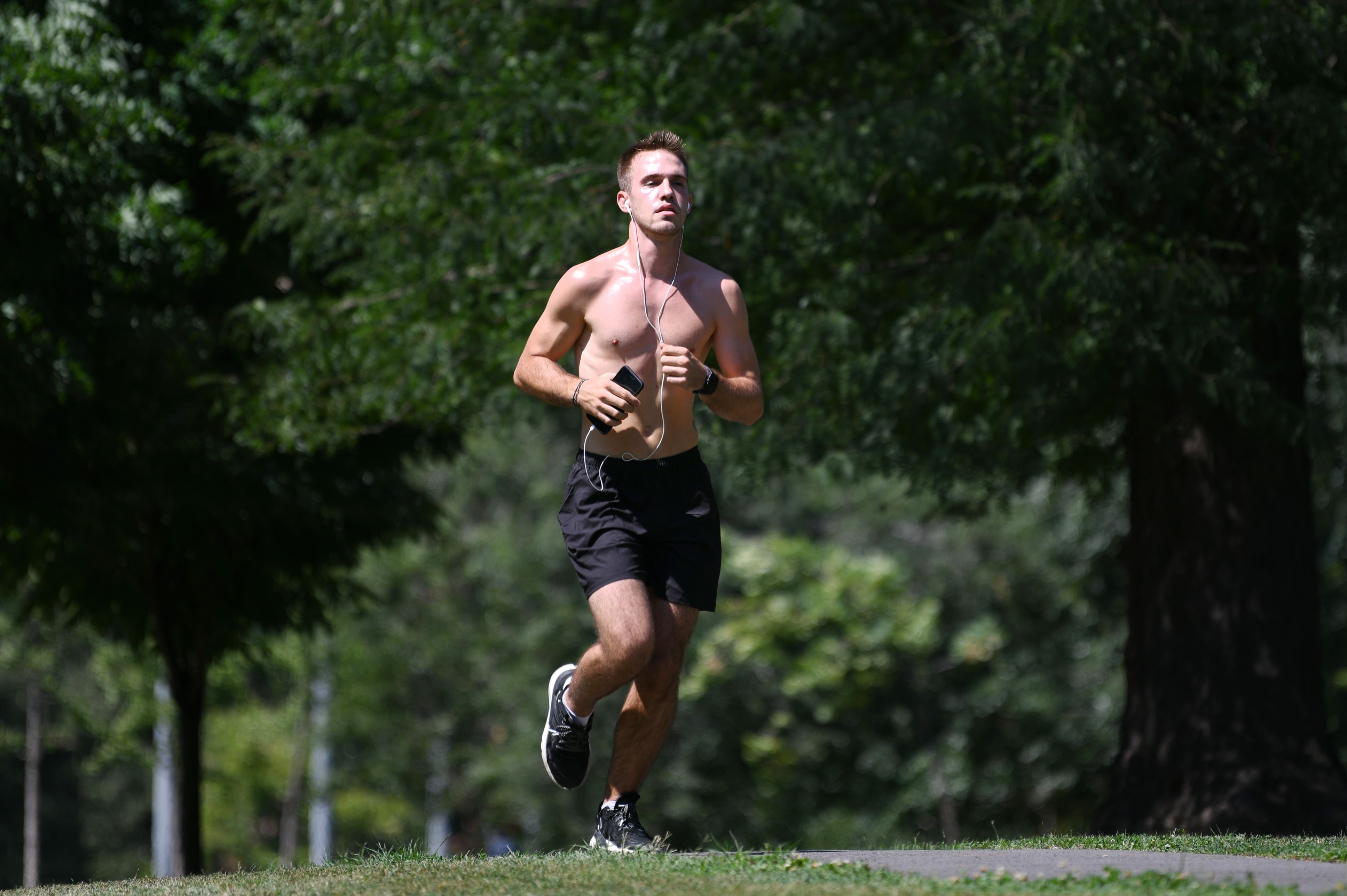 Beograd 18. avgust 2020. Leto vrucina tropska temperatura Tasmajdanski park trcanje Foto:Filip Krainčanić/Nova.rs