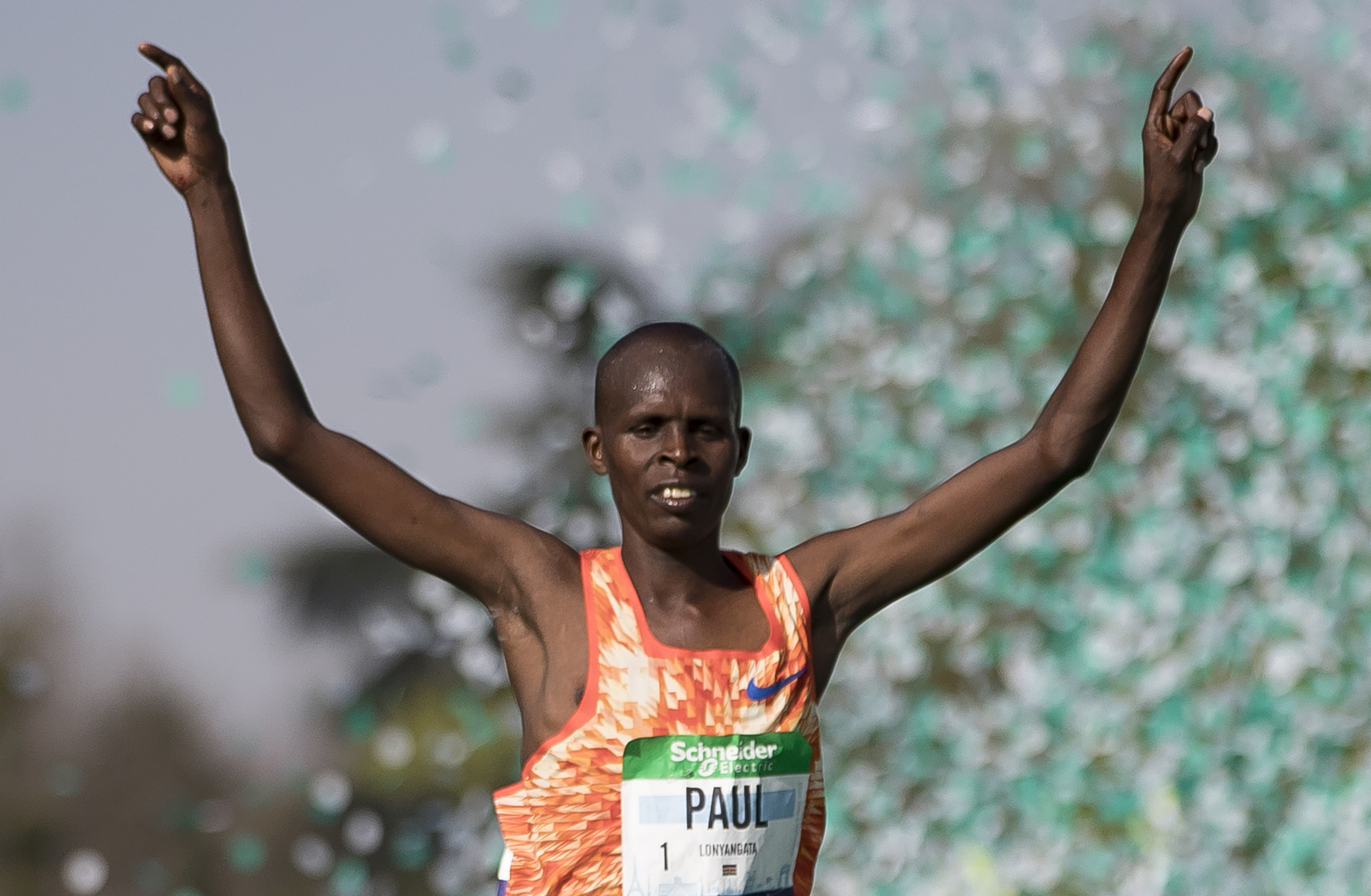 epa06654518 Paul Lonyangata of Kenya celebrates as he crosses the finish line to win the 42nd Paris Marathon in Paris, France, 08 April 2018. Paul Lonyangata finished in 2 hours, 6 minutes and 25 seconds.  EPA-EFE/IAN LANGSDON