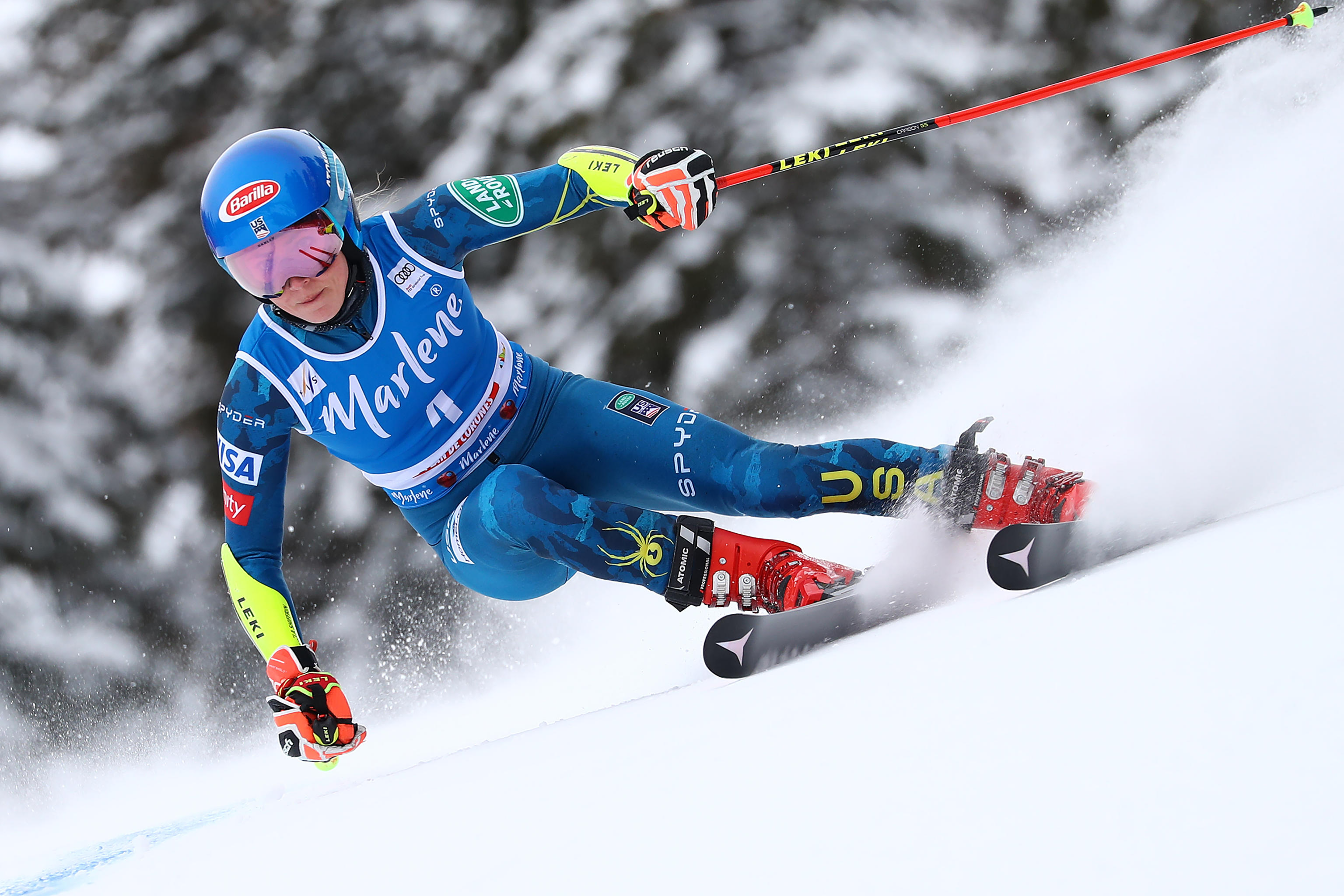 epa08966248 Mikaela Shiffrin of the USA in action during the Women's Giant Slalom race at the FIS Alpine Skiing World Cup in Kronplatz, Italy, 26 January 2021.  EPA-EFE/ANDREA SOLERO