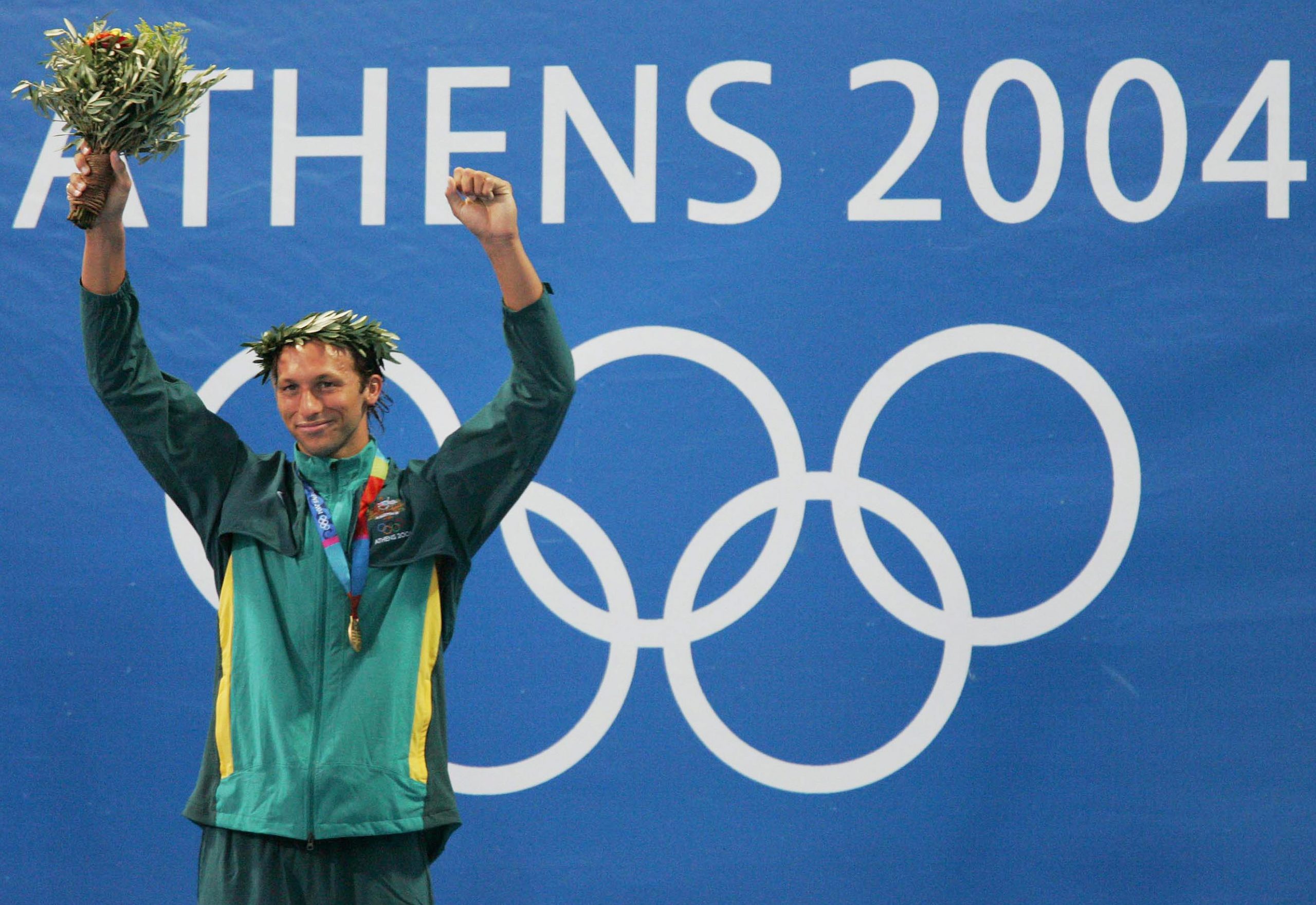 epa000252696 Australian swimmer Ian Thorpe waves to the crowd after he took the gold in the men's 200m Freestyle final at the Athens Olympic Aquatic Centre, Monday 16 August 2004. epa/keystone Patrick B. Kraemer EPA/Patrick B. Kraemer