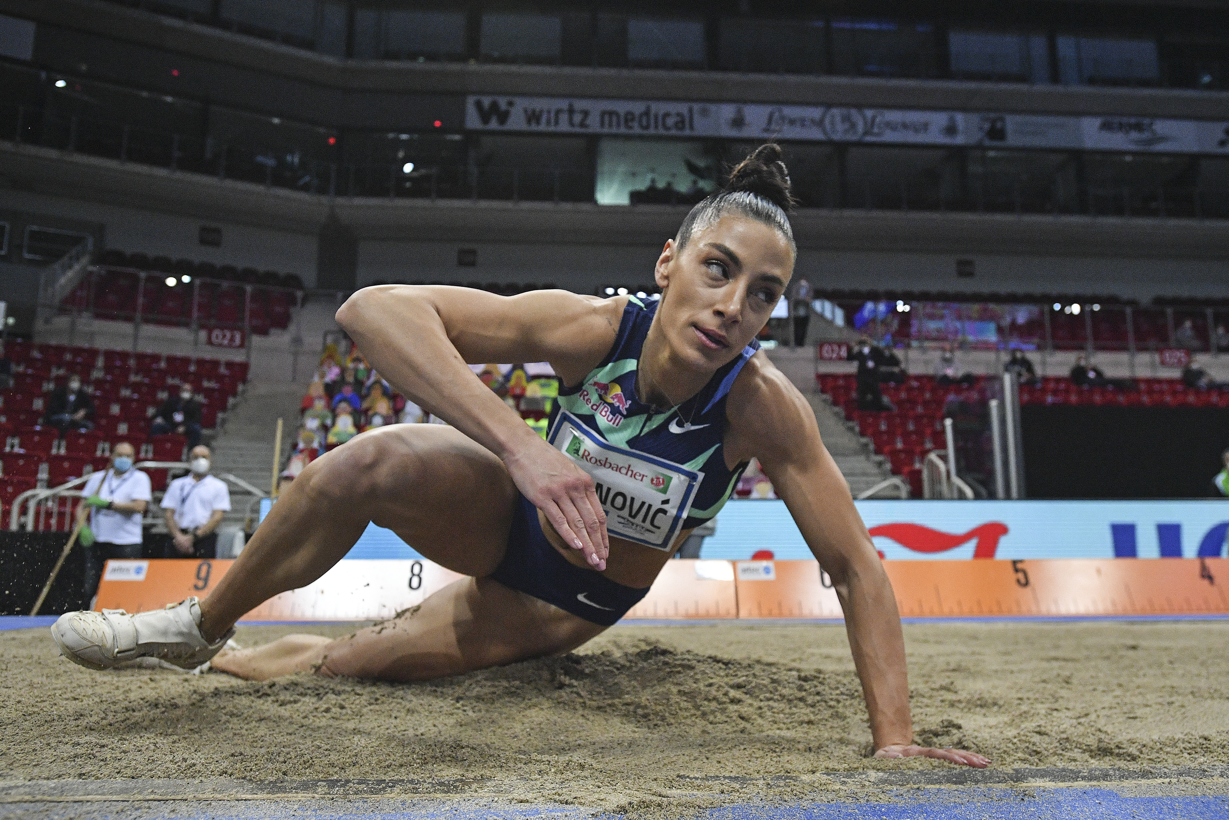 epa08977190 Ivana Spanovic of Serbia in action during the women's Long Jump at the ISTAF Indoor international athletics meeting in Duesseldorf, Germany, 31 January 2021.  EPA-EFE/Sascha Steinbach / POOL