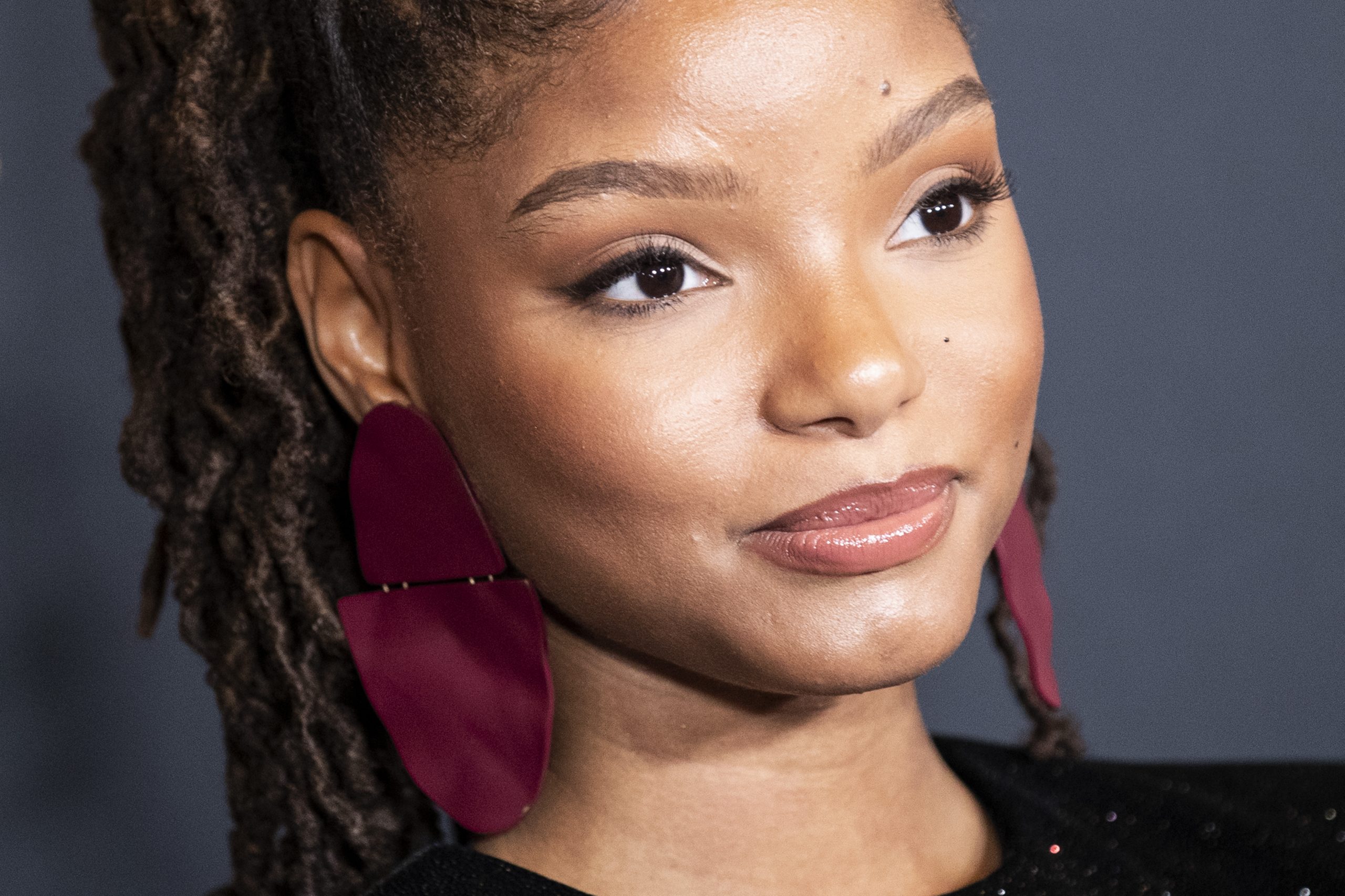 epa07706729 US singer Halle Bailey poses on the red carpet prior to the world premiere of 'The Lion King' at the Dolby Theater in Hollywood, California, USA, 09 July 2019. The film will be released in US theaters on 19 July.  EPA-EFE/ETIENNE LAURENT