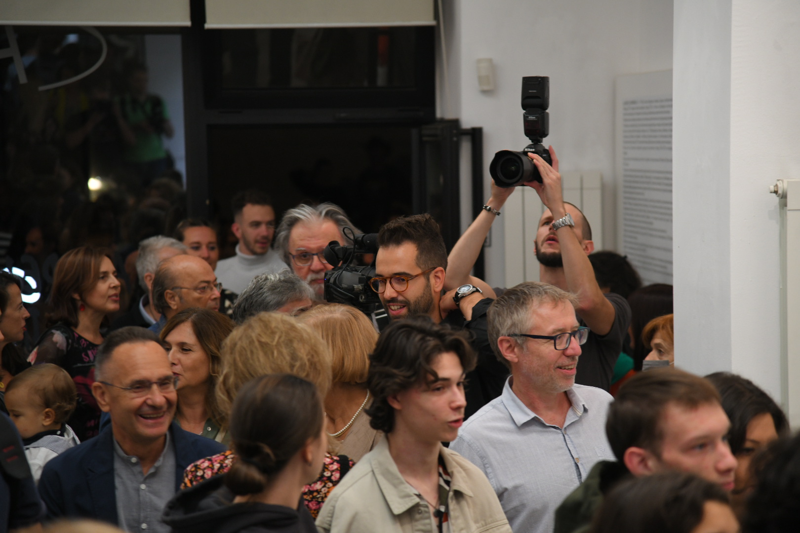Beograd, 13.09.2022. Galerija Haos, izložba „Anđeli tame“ Andreja Josifovskog – Pijaniste, Andrej Josifovski, Pijanista Foto: Nemanja Jovanović/Nova.rs