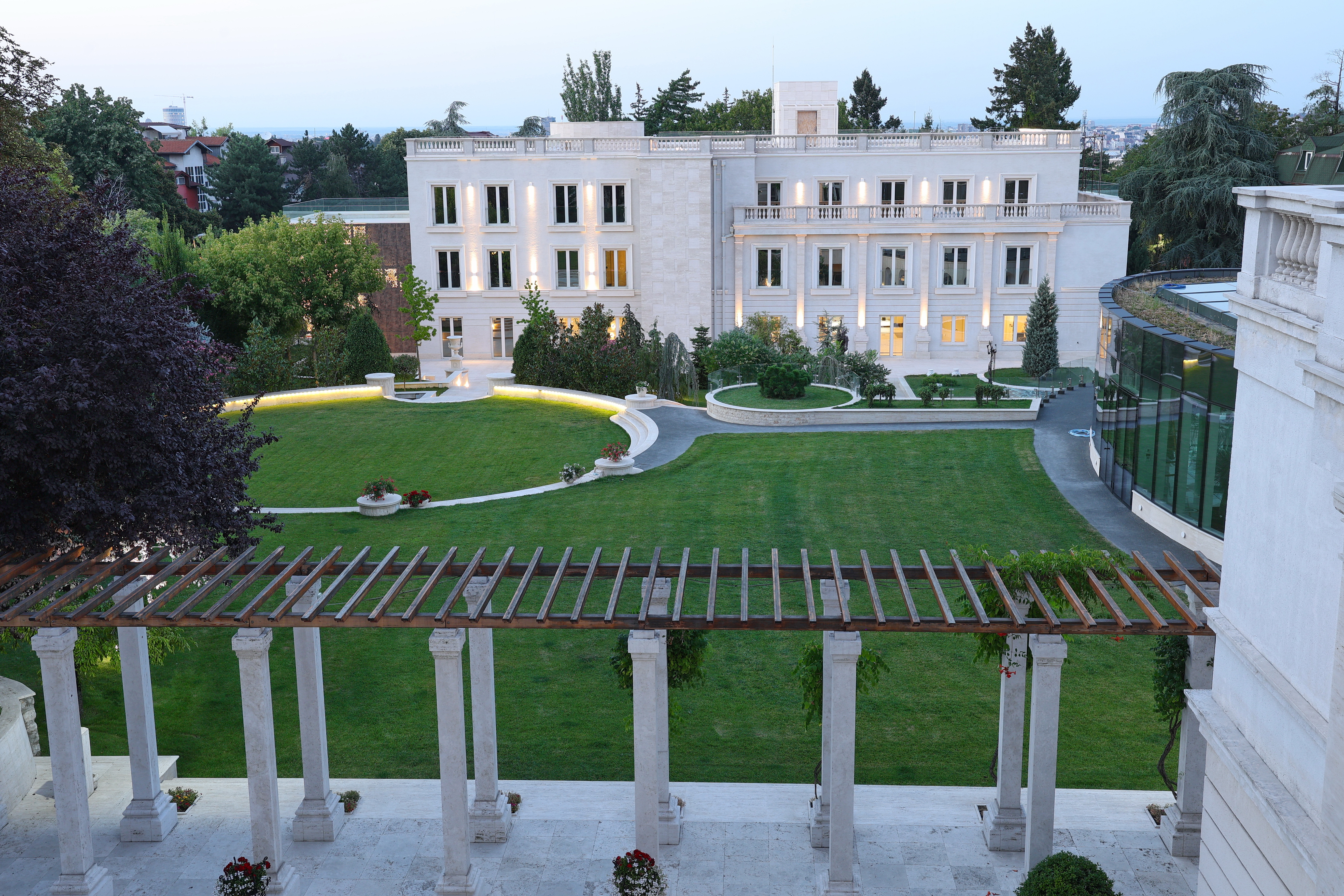 Otvaranje Palata umetnosti “Madlena” u Bulevaru kneza Aleksandra Karađorđevića 61.