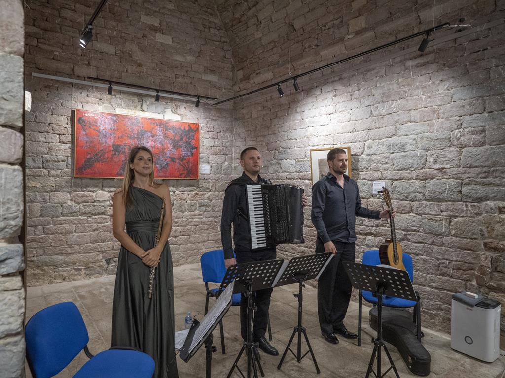 trio variete montenegro (18) (Copy)