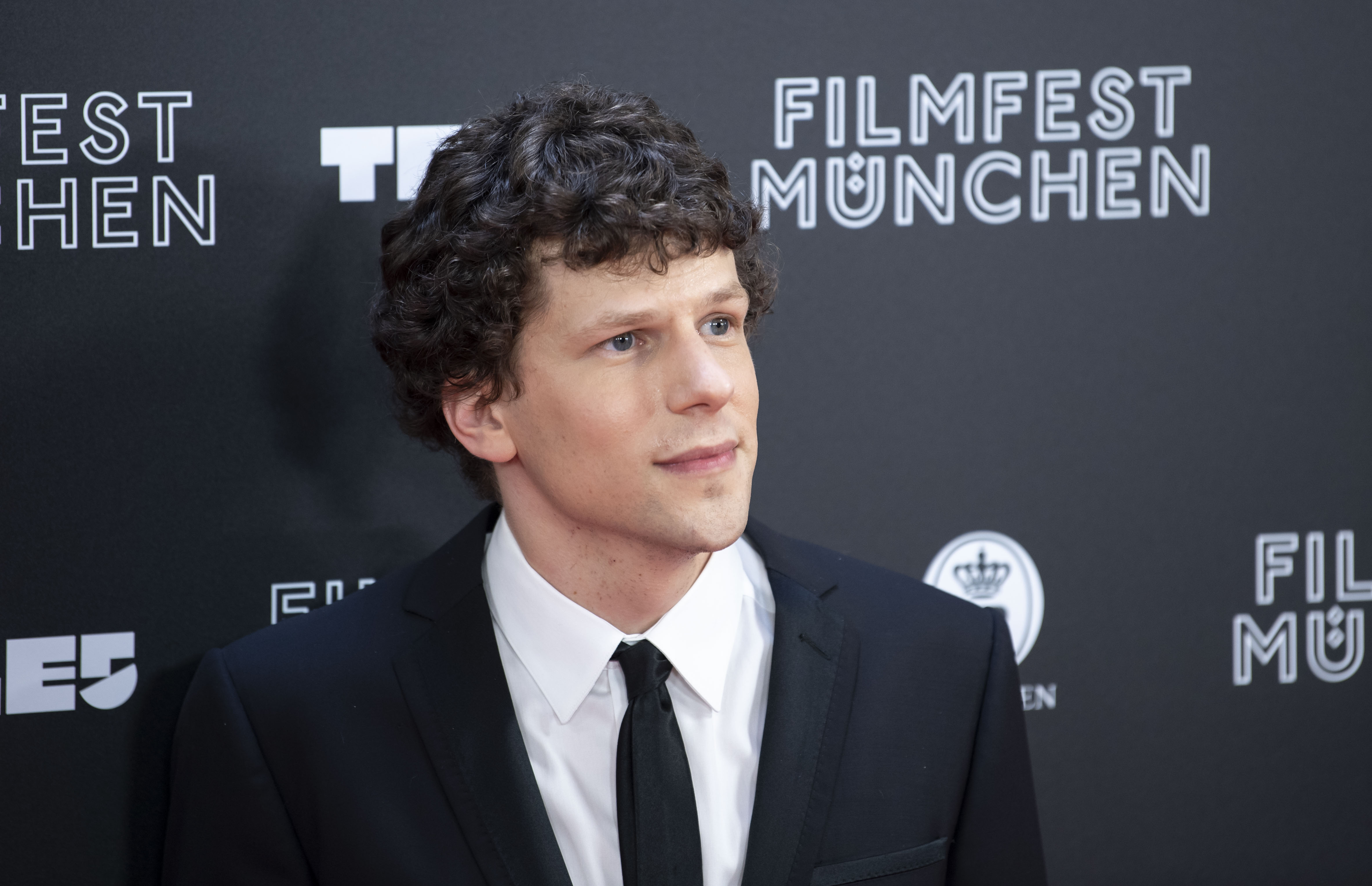 epa07677787 US actor Jesse Eisenberg arrives for the Munich Filmfest Opening Night in Munich, Germany, 27 June 2019. Numerous national and international films will be shown at the festival until 06 July.  EPA-EFE/LUKAS BARTH-TUTTAS