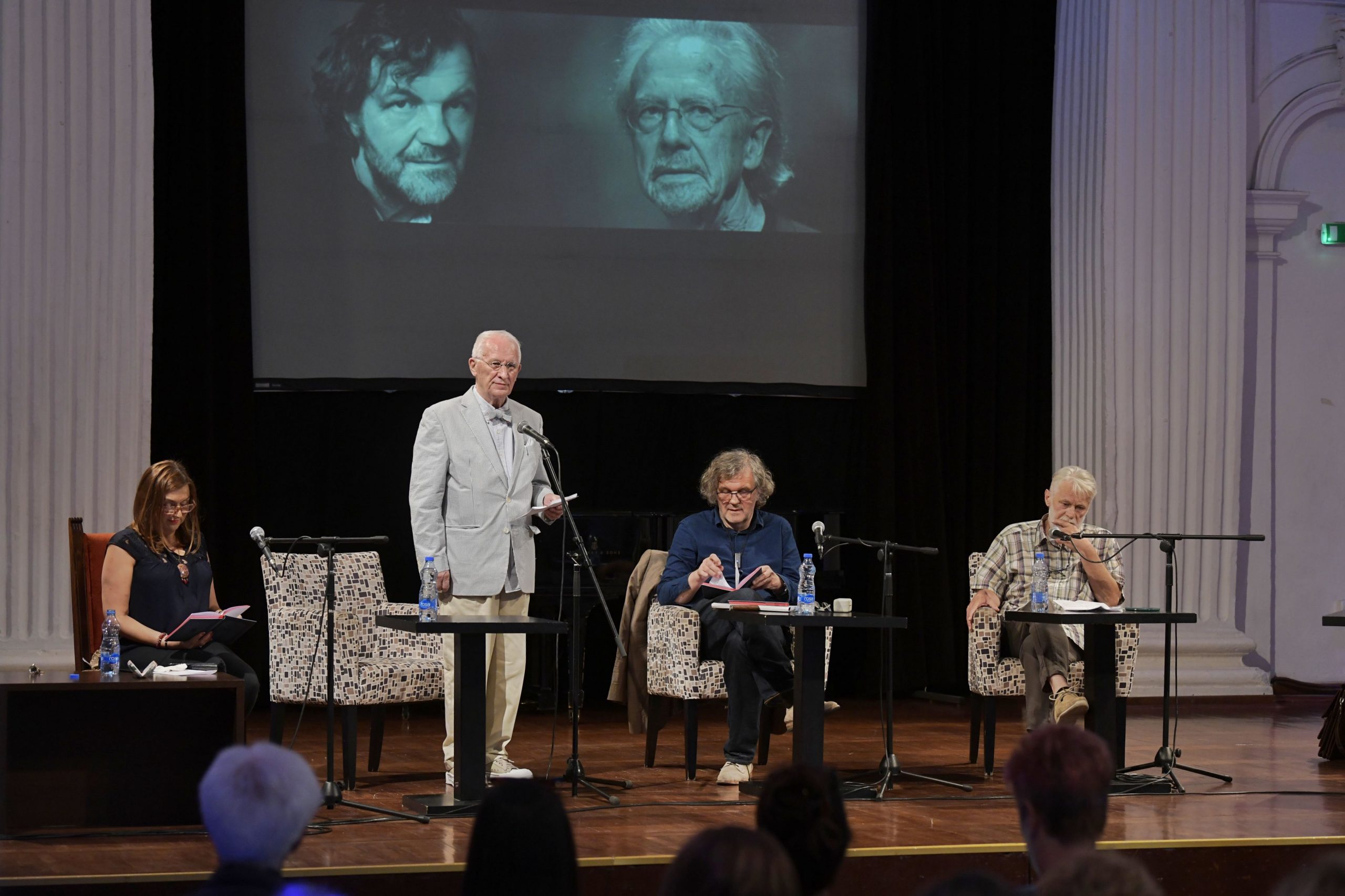 Beograd, 15.06.2022. SKC, Emir Kusturica promocija knjige o piscu Handkeu i reditelju Kusturici, „Vidiš li da ne vidim“  Milo Lompar i književnik Želidrag Nikčević Foto: Goran Srdanov/Nova.rs