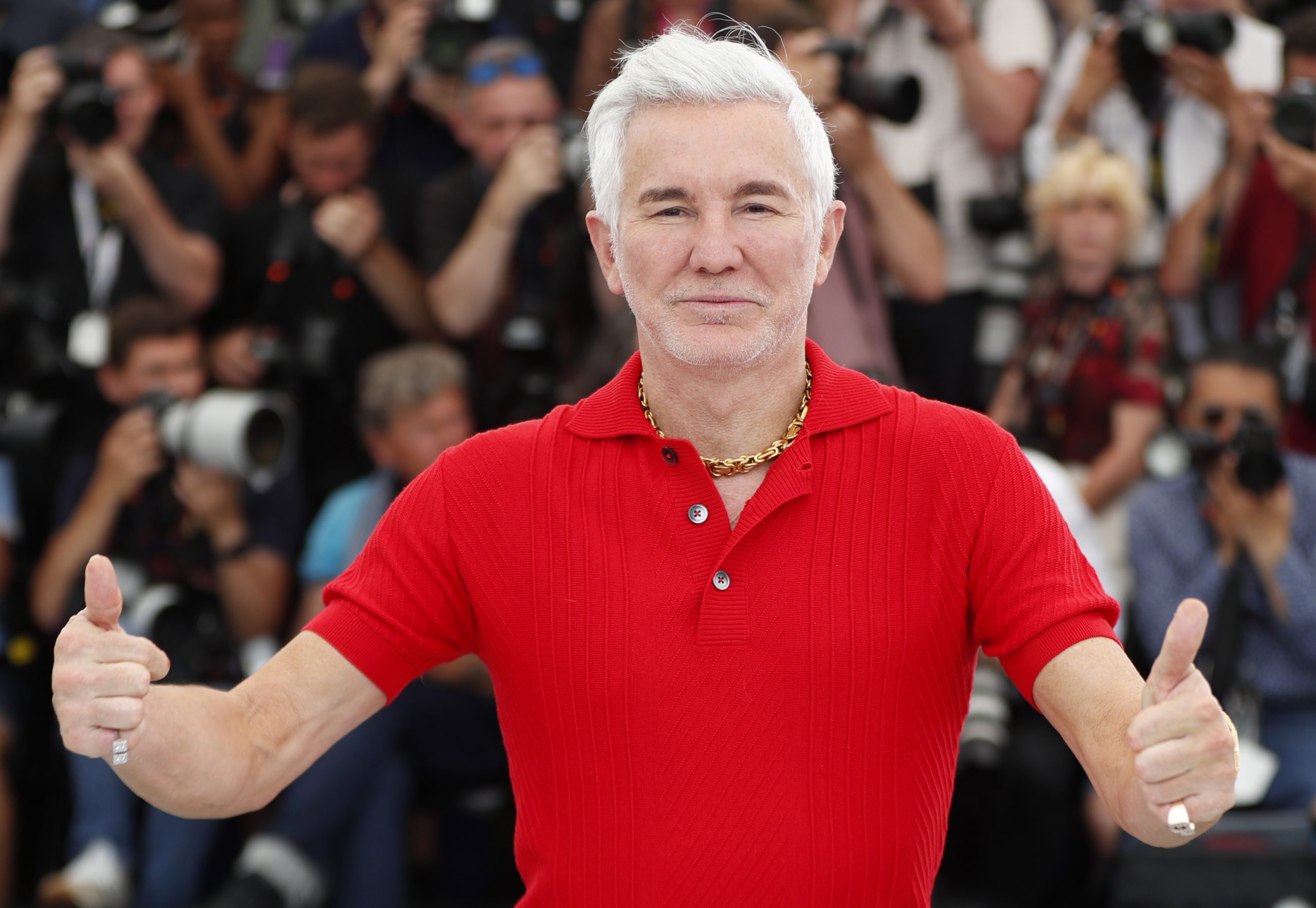 epa09976928 Baz Luhrmann attends the photocall for 'Elvis' during the 75th annual Cannes Film Festival, in Cannes, France, 26 May 2022. The festival runs from 17 to 28 May.  EPA-EFE/GUILLAUME HORCAJUELO