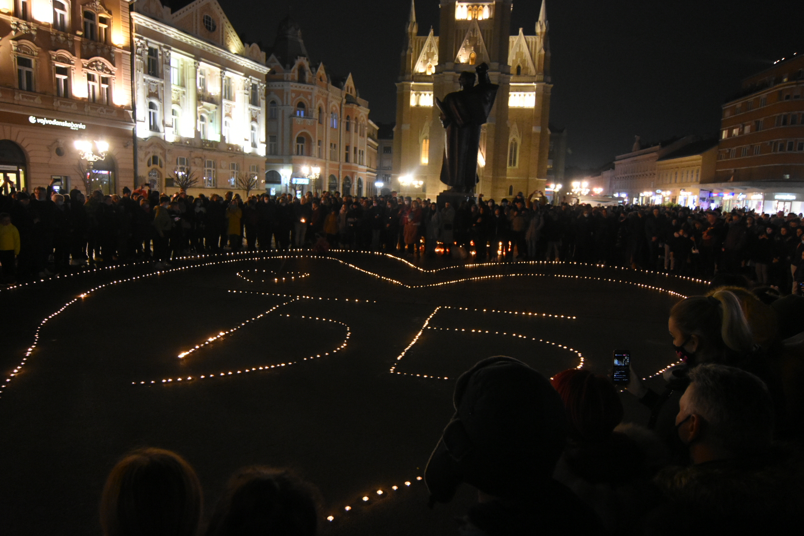 Novi Sad 20.02.2021. Paljenje sveća za Đorđa Balaševića, Djordja Balaševića, Đorđe Balašević, Djordje Balašević Foto: Nenad Lazić/Nova.rs