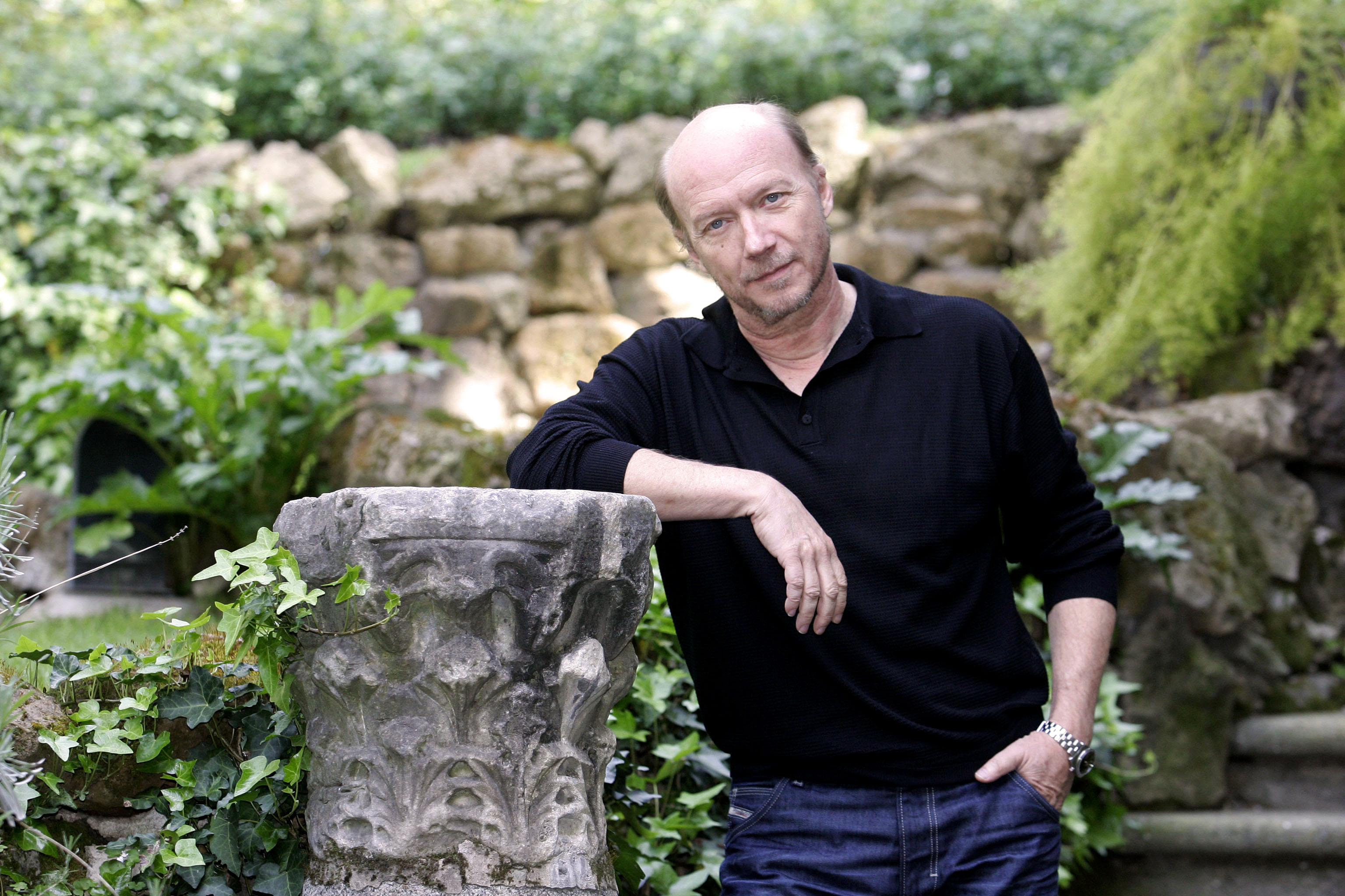 epa02669696 Canadian director Paul Haggis poses during a photocall for his movie 'The Next Three Days' in Rome, Italy, 04 April 2011. The movie will be released in Italy on 08 April 2011.  EPA/SAMANTHA ZUCCHI