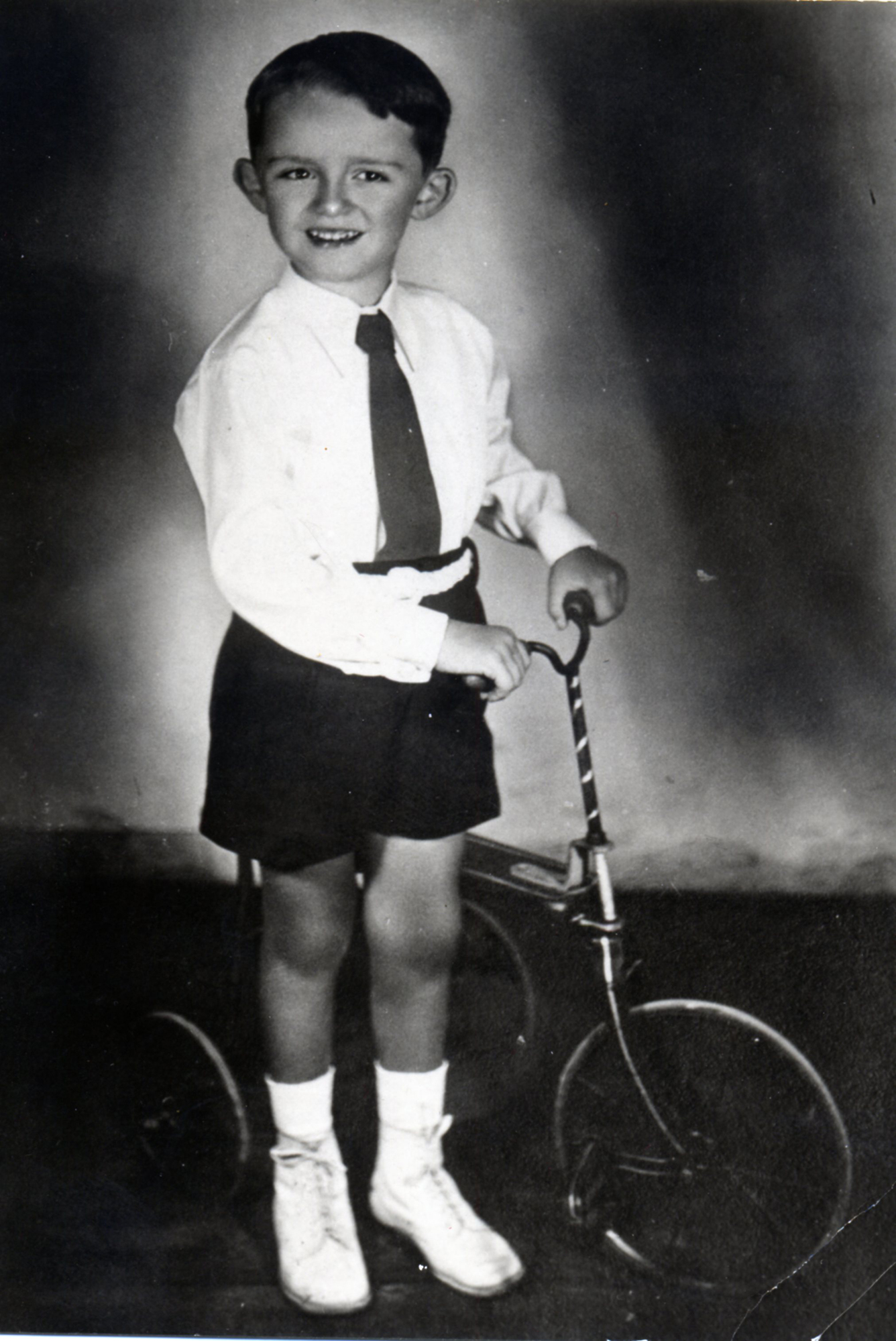 Momo Kapor, Sarajevo1942. Foto: Privatna arhiva
Kaporove fotke za Feljton Kaporove fotke za Feljton momo  kapor 
 prosledio Aleksandar Đuričić