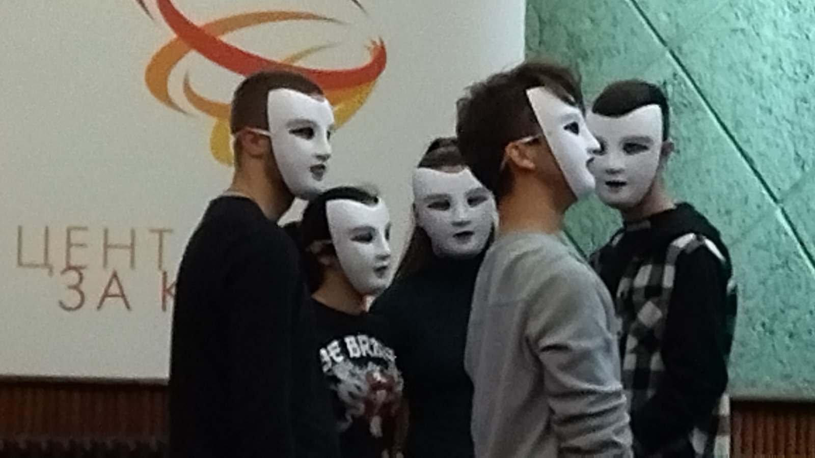 dramski komad pod nazivom "Makar za jedan zagrljaj", poljoprivredna skola Valjevo