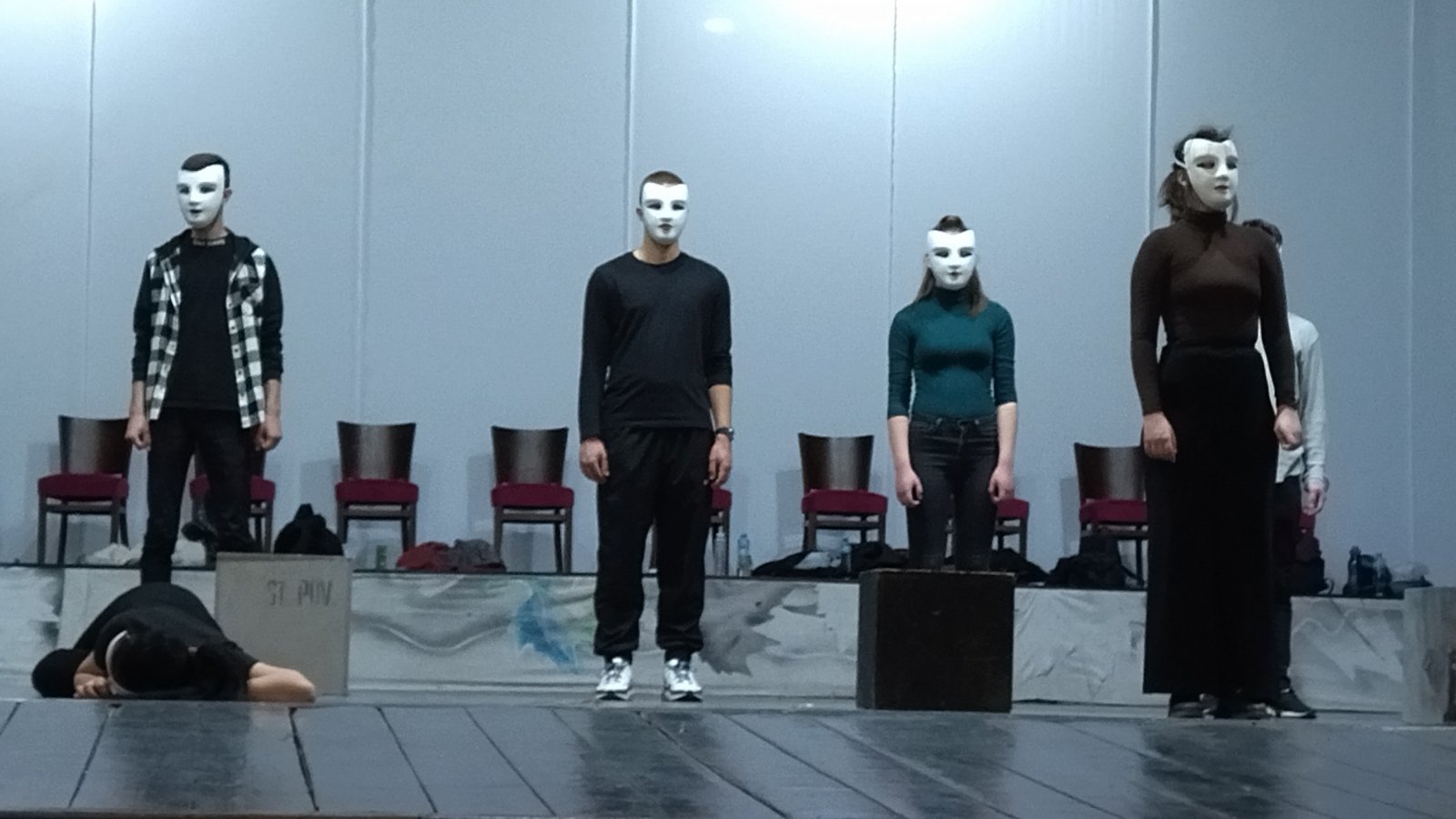 dramski komad pod nazivom "Makar za jedan zagrljaj", poljoprivredna skola Valjevo