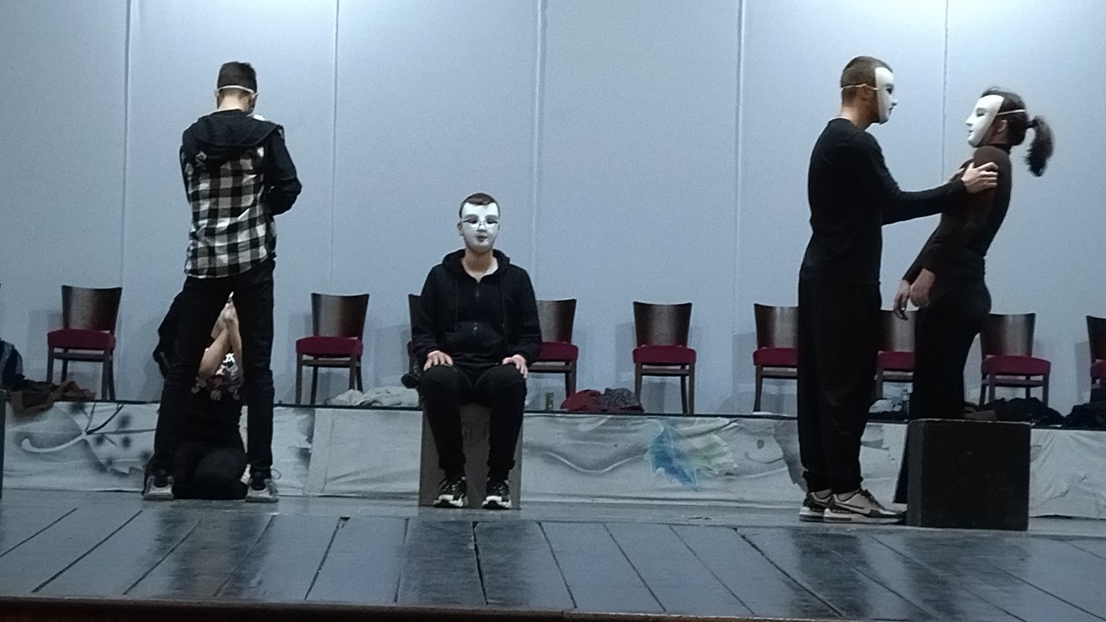 dramski komad pod nazivom "Makar za jedan zagrljaj", poljoprivredna skola Valjevo