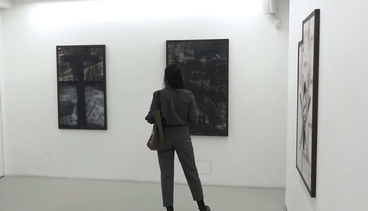 U Galeriji Novembar otvorena izložba Crucio, savremene vizuelne umetnice Darje Bajagić Foto: Promo