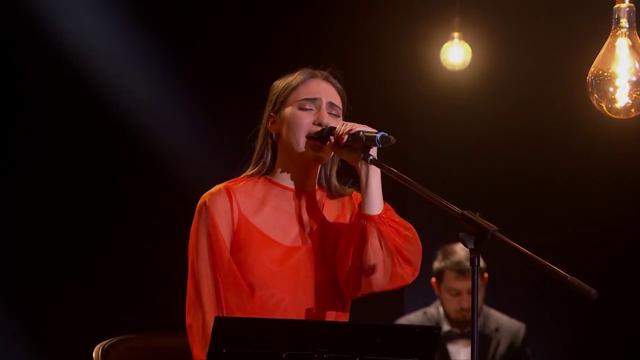 Glas, dirka, bas: Feels Like Home