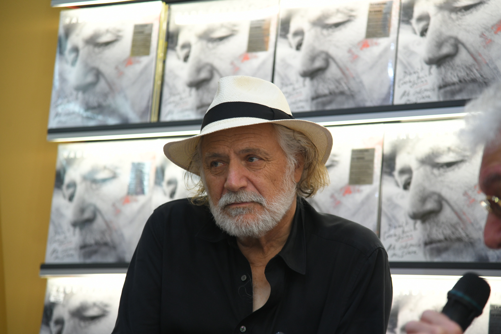 Beograd 09.06.2022. Rade Šerbedžija, Konferencija za novinare povodom predstojeceg koncerta, prodavnica Jugoton