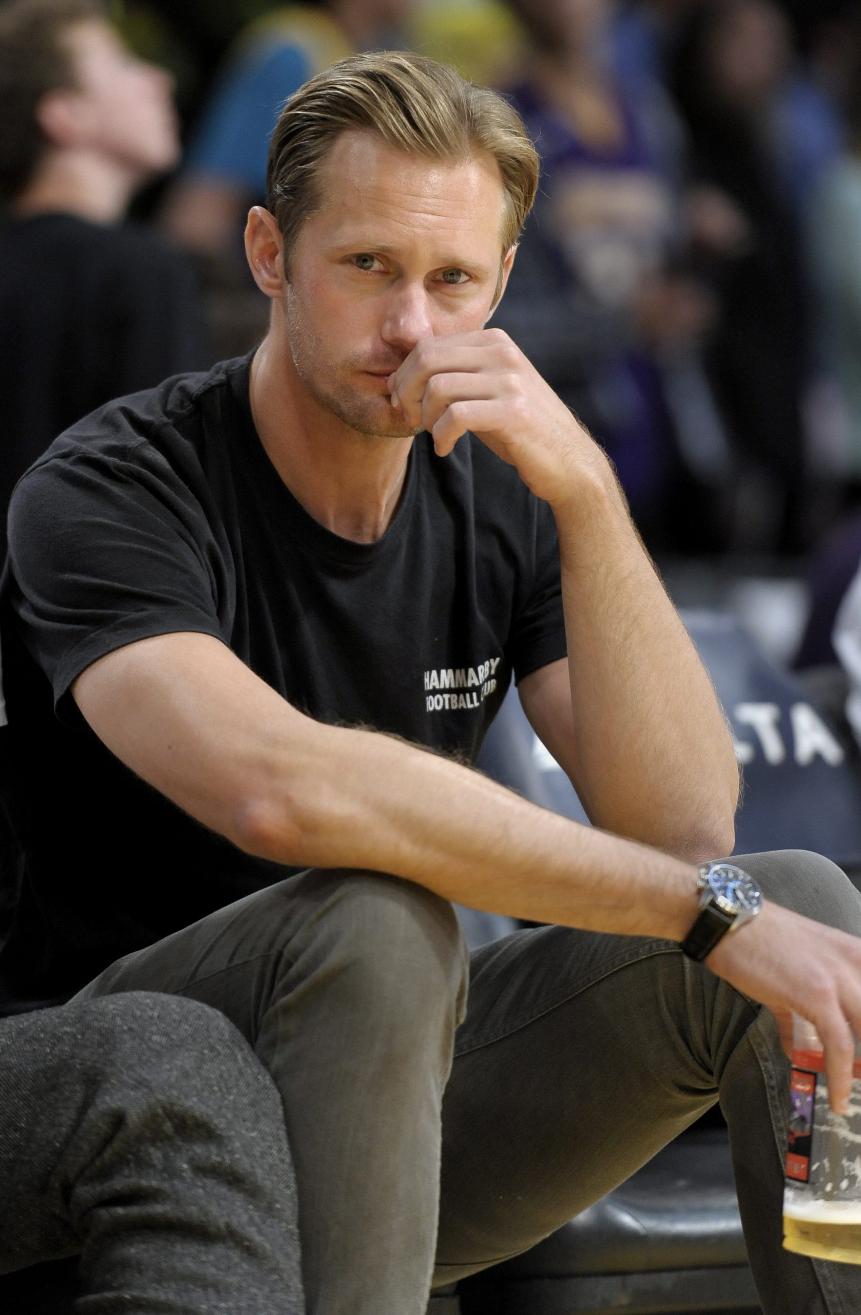 epa03637251 Swedish actor Alexander Skarsgard attends the Washington Wizards at Los Angeles Lakers NBA basketball game in Los Angeles, California USA, 22 March 2013.  EPA/PAUL BUCK