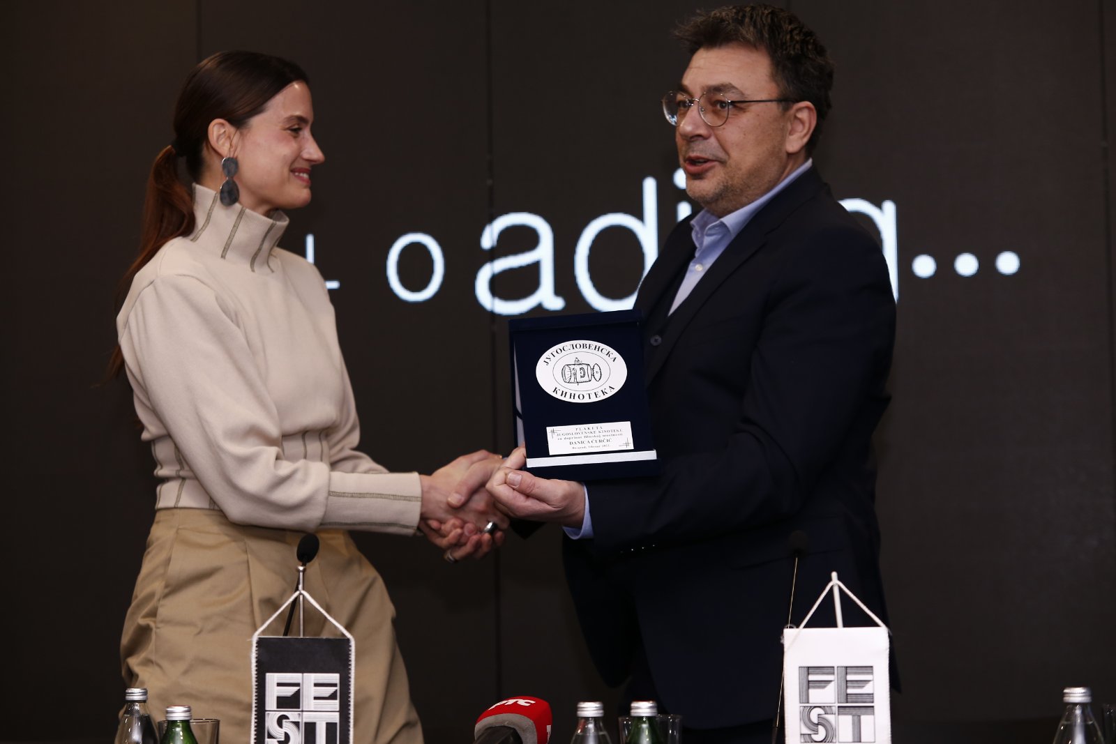 Beograd, 05.03.2022. "KOMBANK DVORANA Dodela plakete Kinoteke Danici Ćurčić
Ekipa filma  ČEKAJUĆI HANDKEA, Goran Radovanović, reditelj, Nenad Pirnat, montažer
Srđan Petrović, protagonista Foto: Nemanja Jovanović/Nova.rs