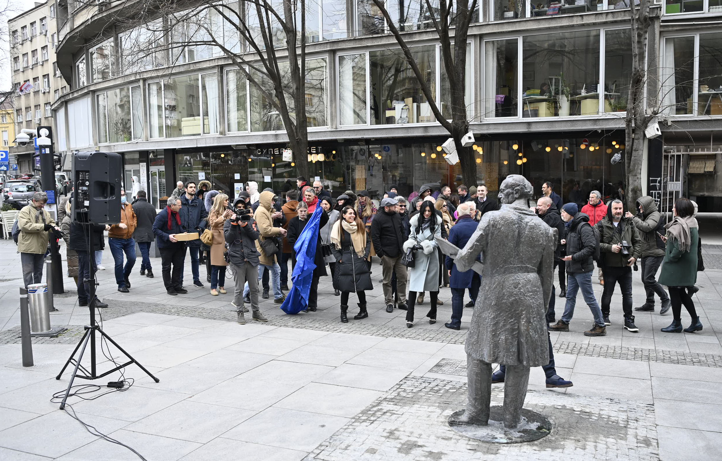 Boegrad, 9. marta 2022. -  Spomenik srpskom arhitekti, umetniku i pisacu Aleksandru Deroku otkriven je danas na platou na uglu Toplicinog venca i Cubrine ulice, u neposrednoj blizini mesta gde je Deroko ziveo. FOTO TANJUG/ PREDRAG MITIC / bg