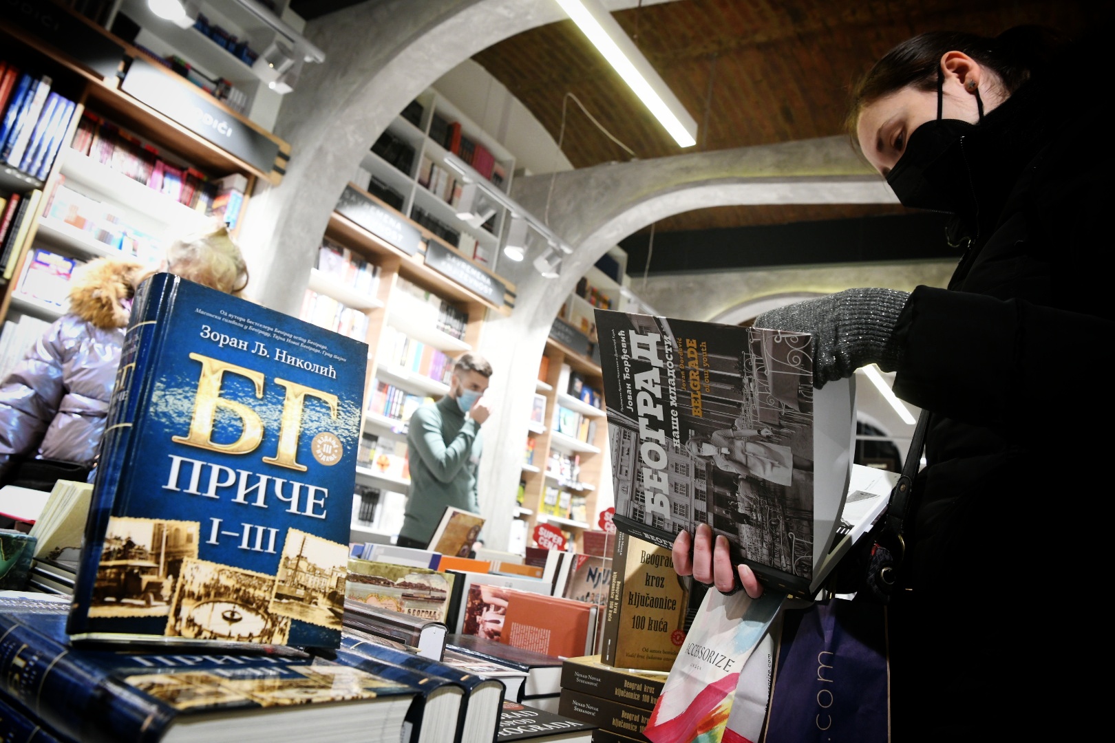 Beograd 10.12.2021. Noć knjige, knjižara Delfi, knjige, popust, popusti, snižene cene, akcija Foto: Vesna Lalić/Nova.rs