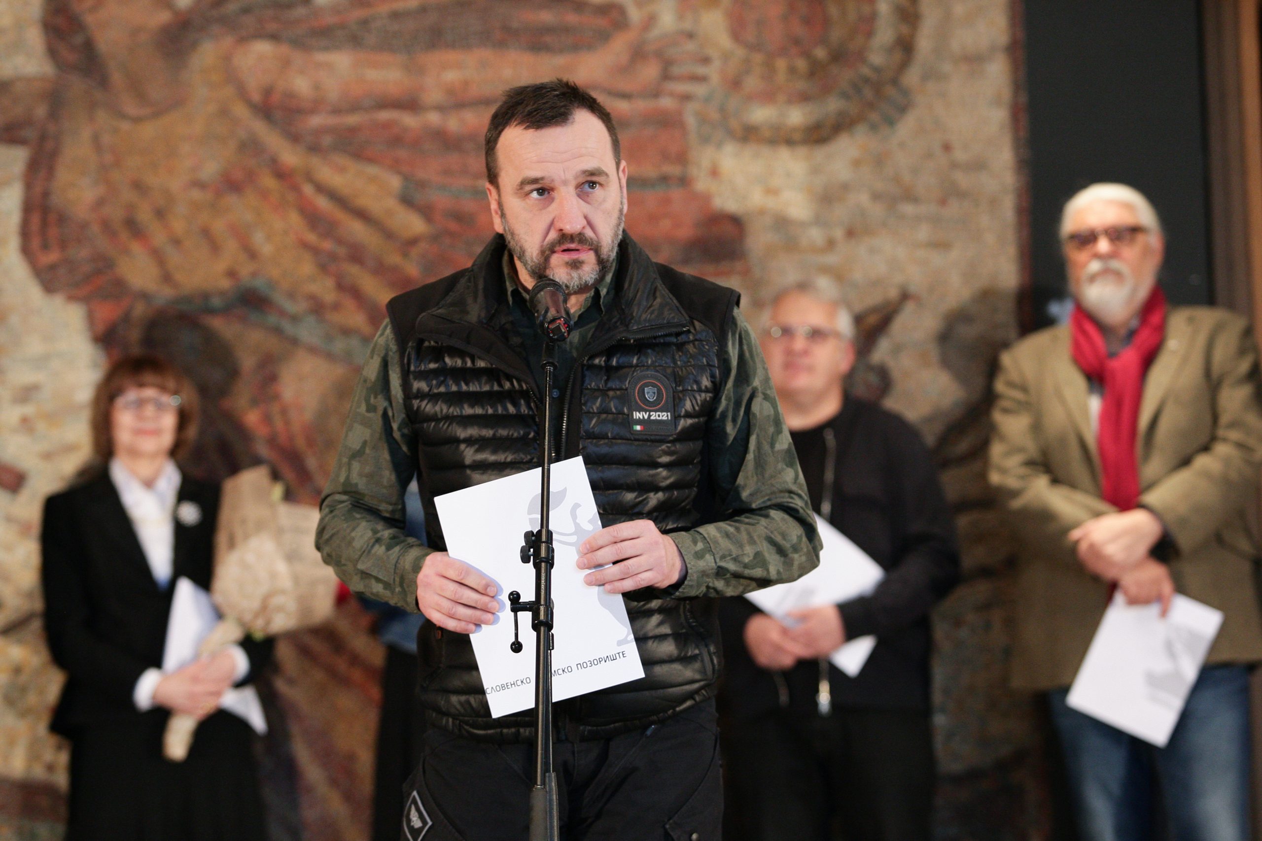 Beograd, 3. aprila 2022.- Dobitnik priznanja glumac Nenad Jezdic govori na svecanosti. Juguslovensko dramsko pozoriste obelezava danas svoj dan i tim povodom dodeljuje nagrade zasluznim pojedincima. FOTO TANJUG/ SAVA RADOVANOVIC/ nr