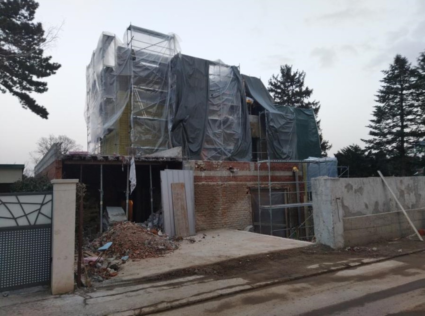 Uništavanje spomenika kulture Vila Šterić na Dedinju, saopštenje i apel za sprečavanje uništavanje vile koja je delo arhitekte MIlana Zlokovića, posalo nam slike Đorđe Mojović upravitelj fondacije