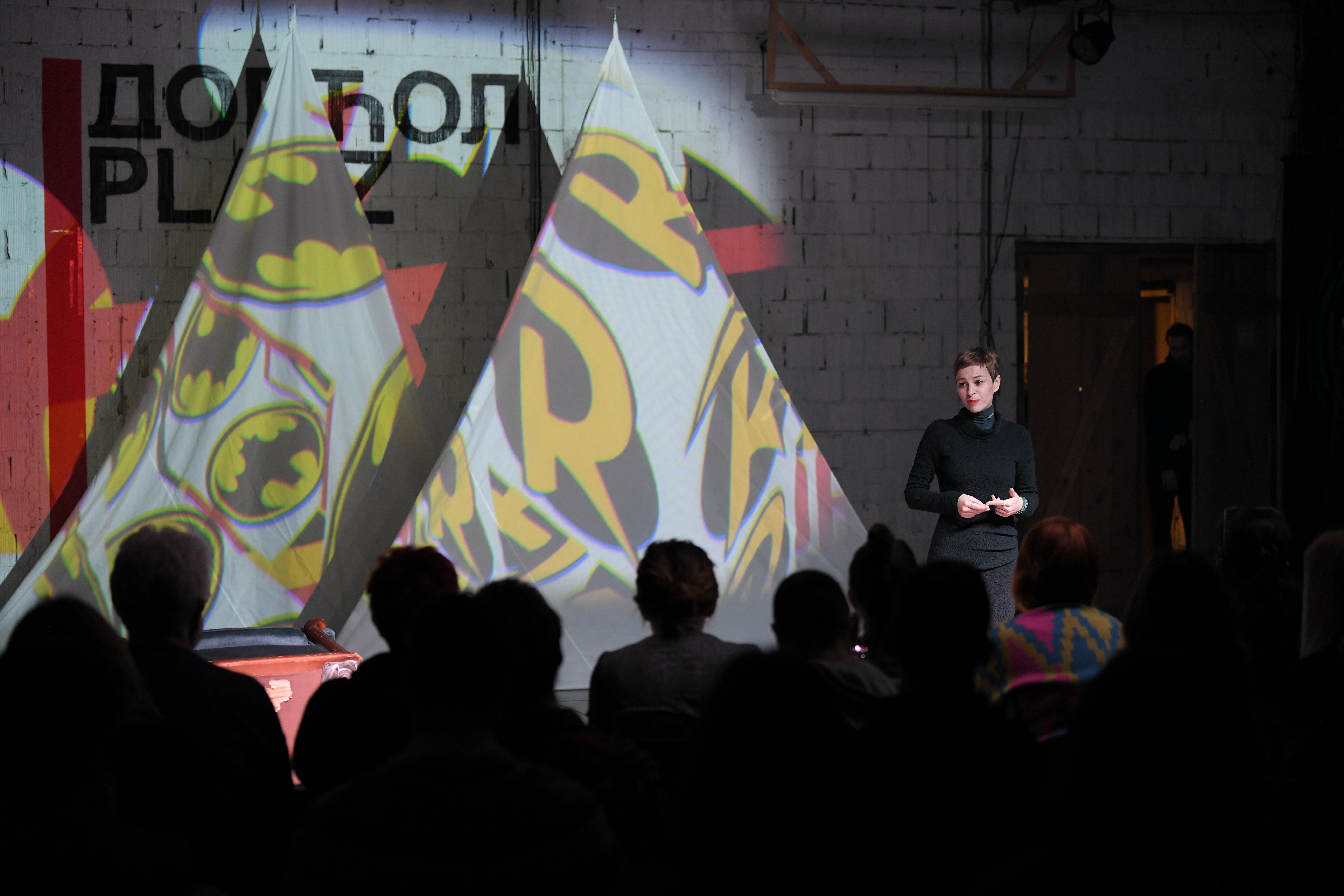 Beograd 15. januar 2022.  Premijera predstave Jelene Bogavac „Betmen Robin Beograd“ u Dorćol Platzu. Reflektor teatar Foto:Dragan Mujan/Nova.rs