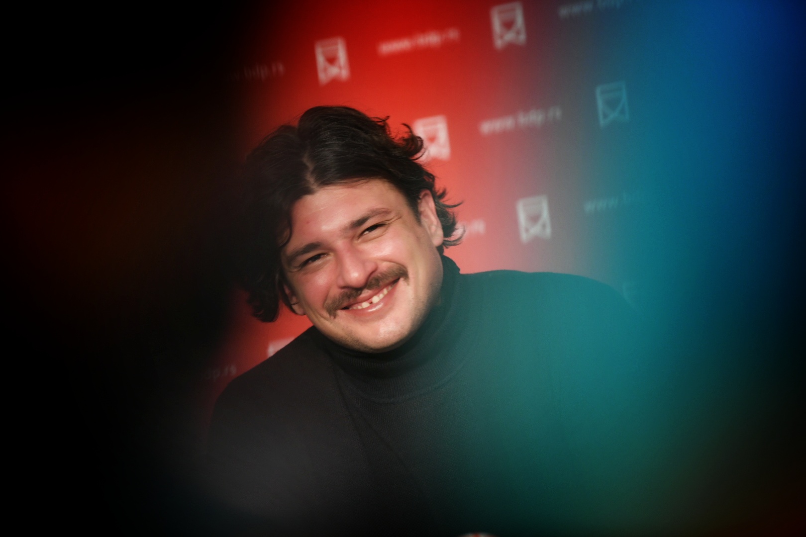 Beograd 05. novembar 2021. Konferencija za medije u foajeu Beogradskog dramskog pozorista povodom beogradske premijere predstave "Zelena coja Montenegra", prema romanu Mome Kapora Foto:Vesna Lalić/Nova.rs