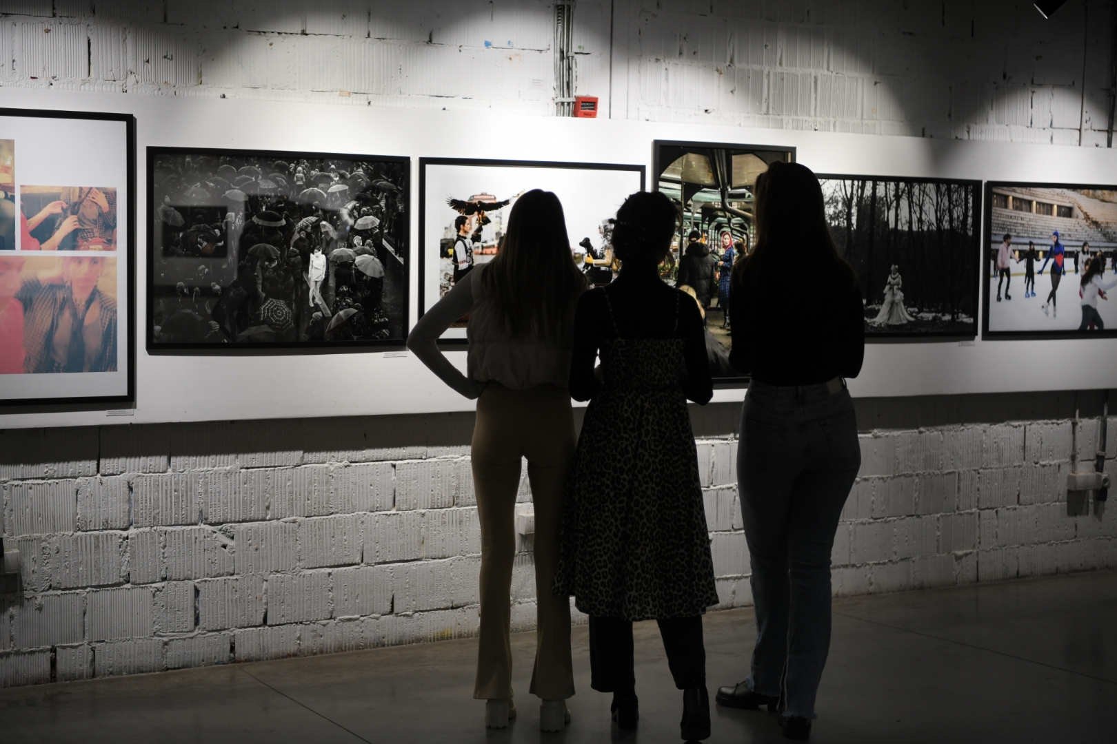 Beograd 18. januar 2022. Izložba studenata FPU „Moda u gradu” ... Izložba fotografija Dorcol Platz galerija O3ONE Art space Foto:Dragan Mujan/Nova.rs