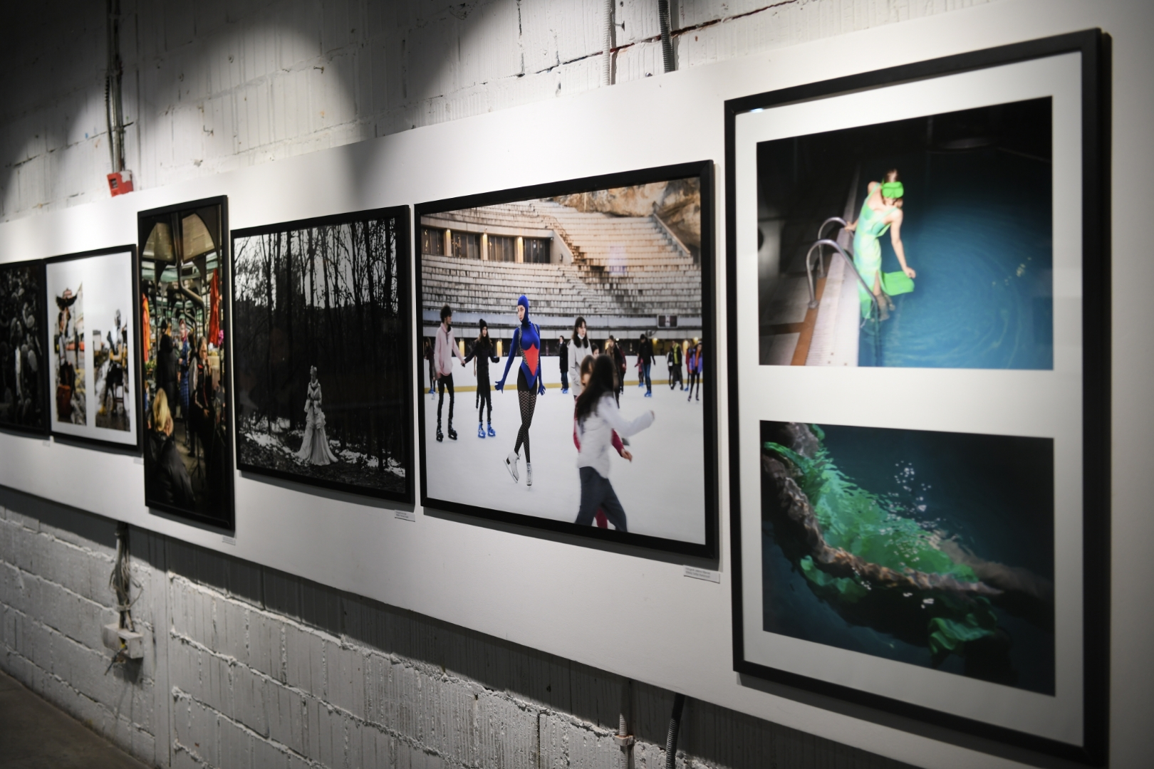 Beograd 18. januar 2022. Izložba studenata FPU „Moda u gradu” ... Izložba fotografija Dorcol Platz galerija O3ONE Art space Foto:Dragan Mujan/Nova.rs