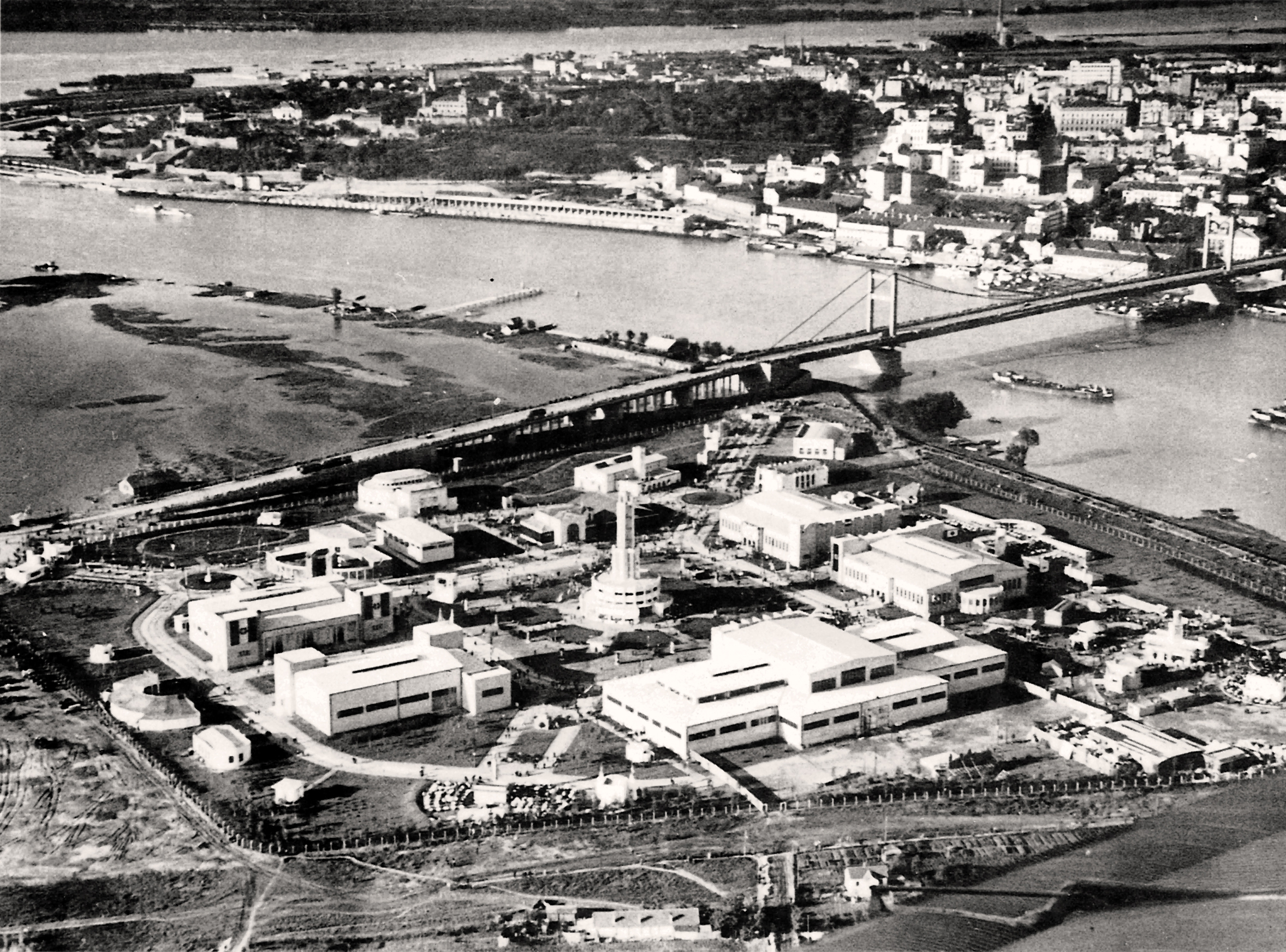 Sajam, sajam automobila, Staro sajmište
Slike prosledila Tina Vujanović uz poruku da su slike u vlasništvu Beogradskoj sajma i da su oni dali fotografije na korišćenje