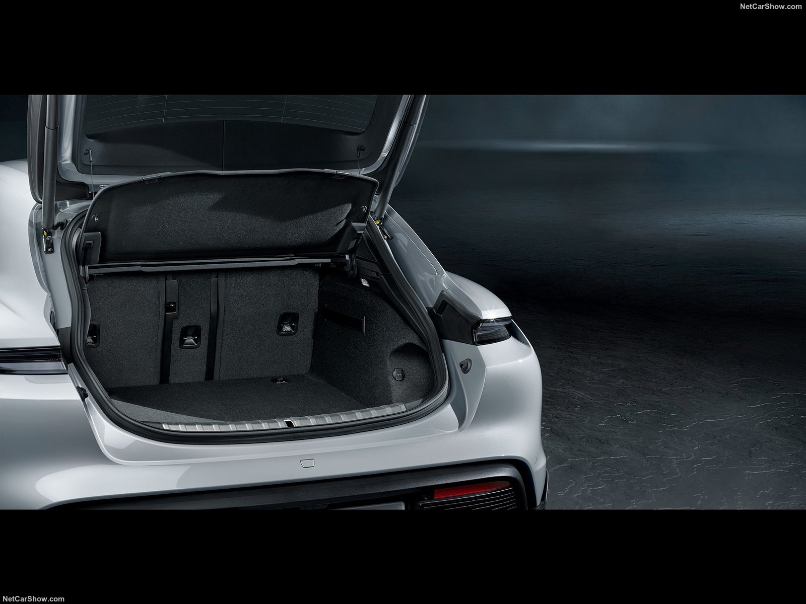 Porsche-Taycan_4S_Cross_Turismo-2022-1600-1b