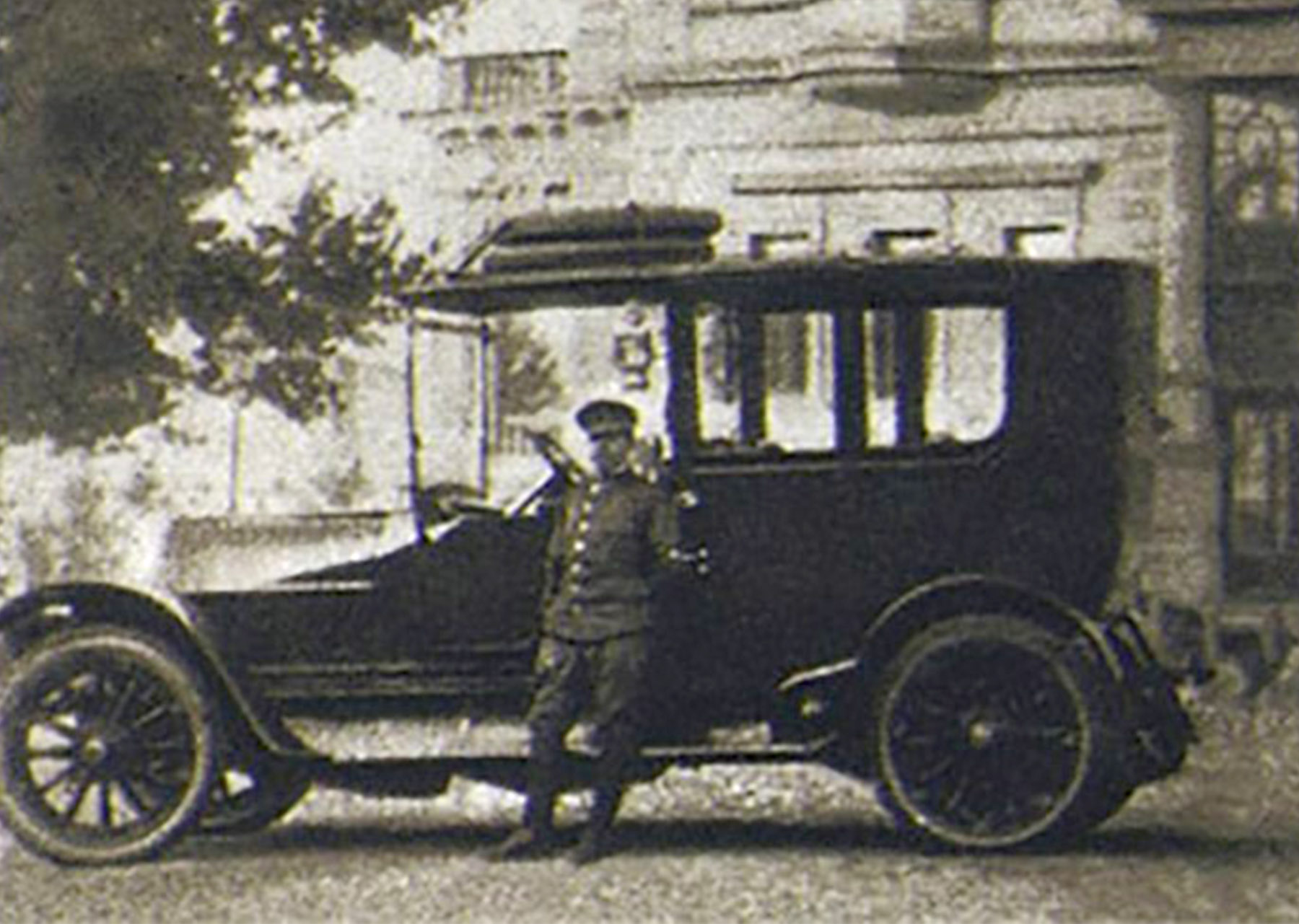 kraljica marija Nesselsdorf, Boža Radulović, Sreten Kostić, prvi šofer