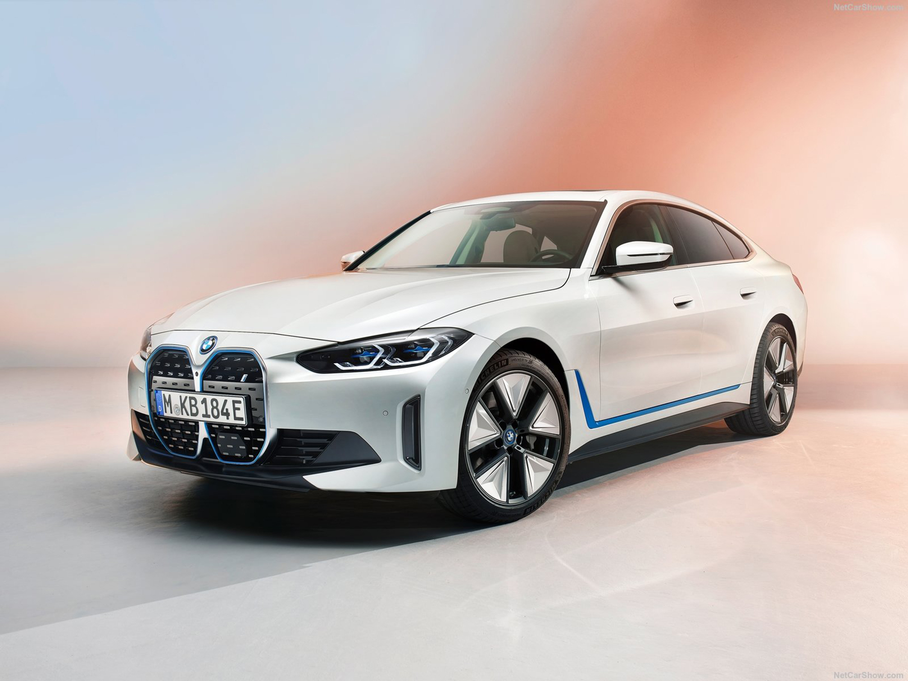 BMW-i4-2022-1600-01